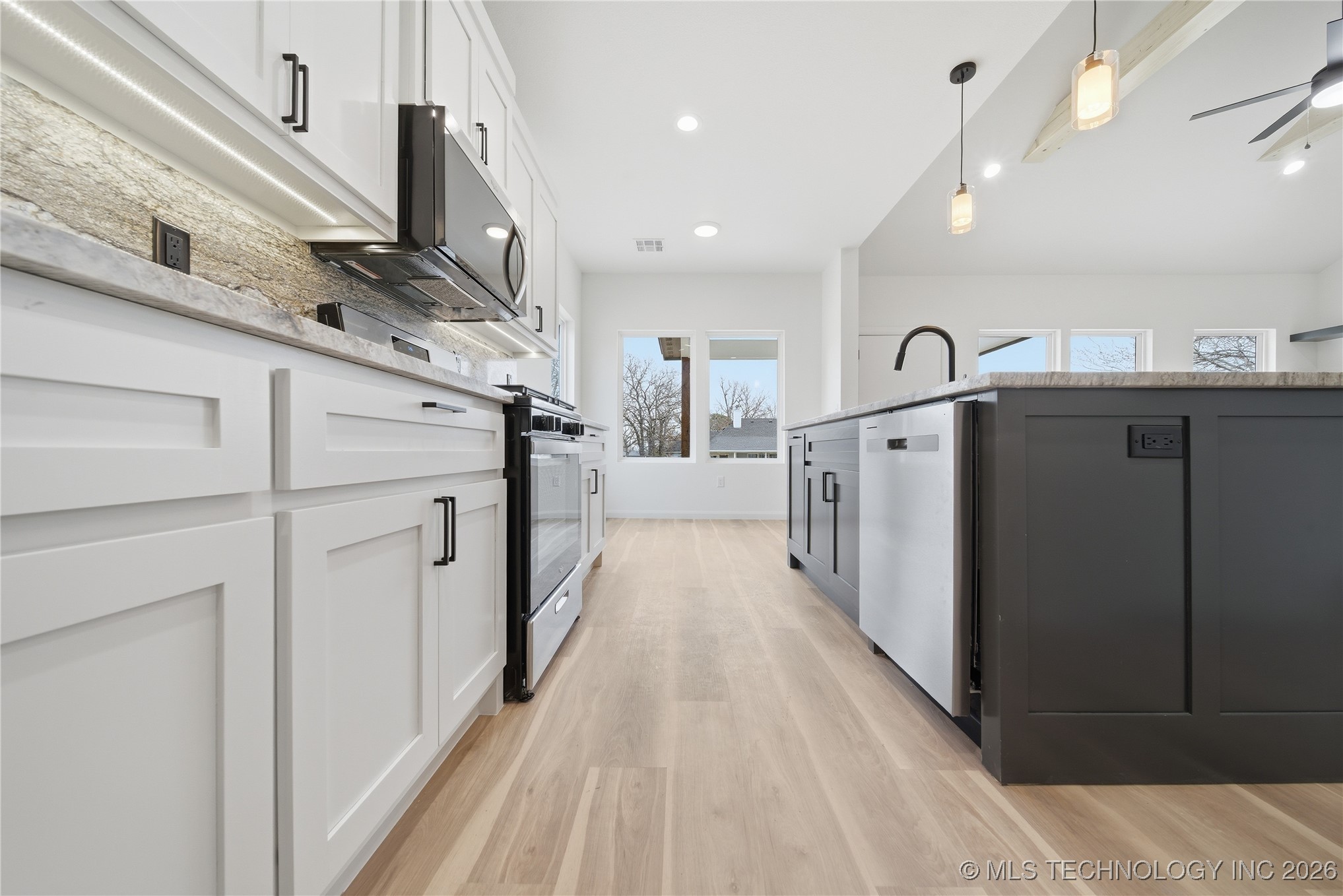 2207 Airport Road W Property Photo 35