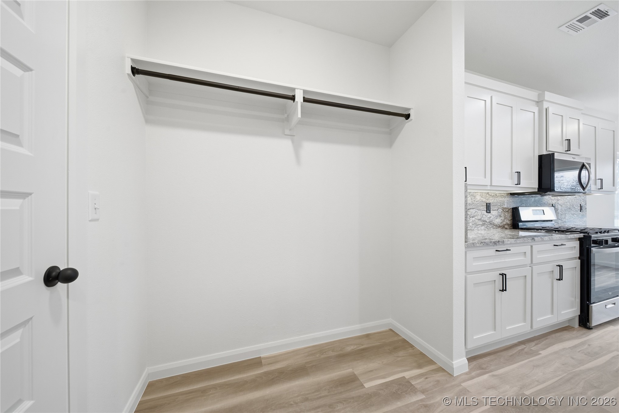 2207 Airport Road W Property Photo 39