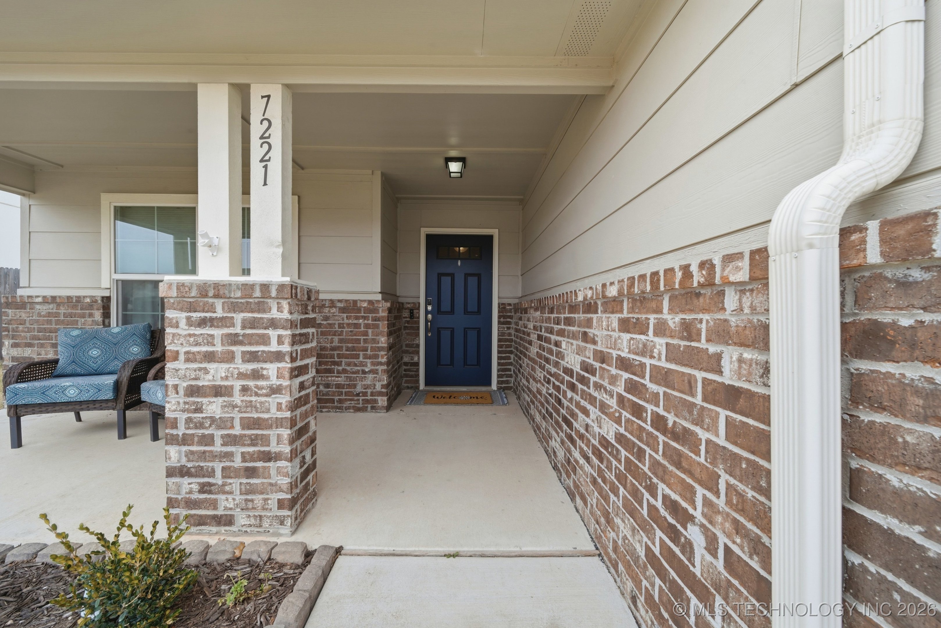 7221 S Hemlock Avenue Property Photo 5