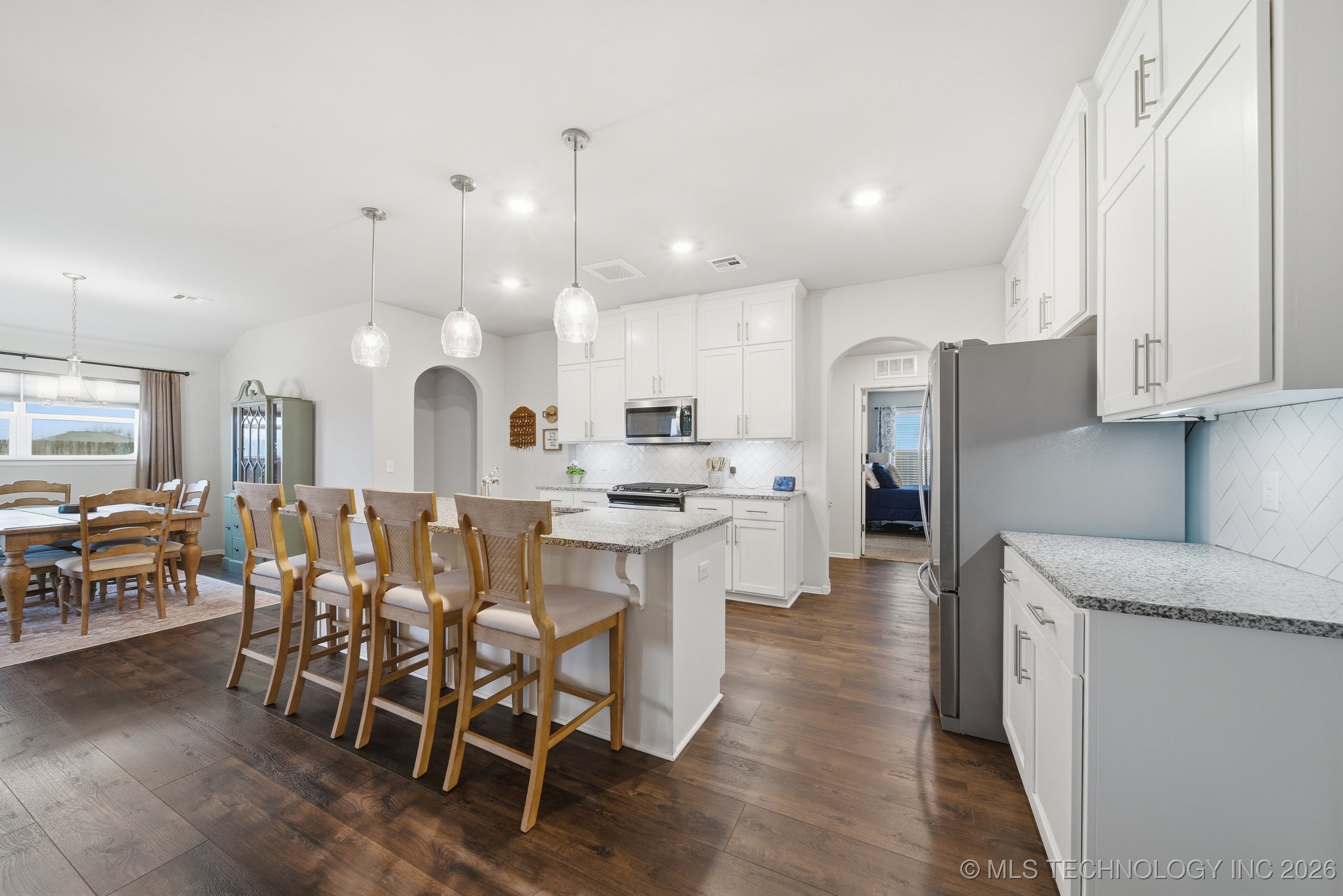 7221 S Hemlock Avenue Property Photo 13