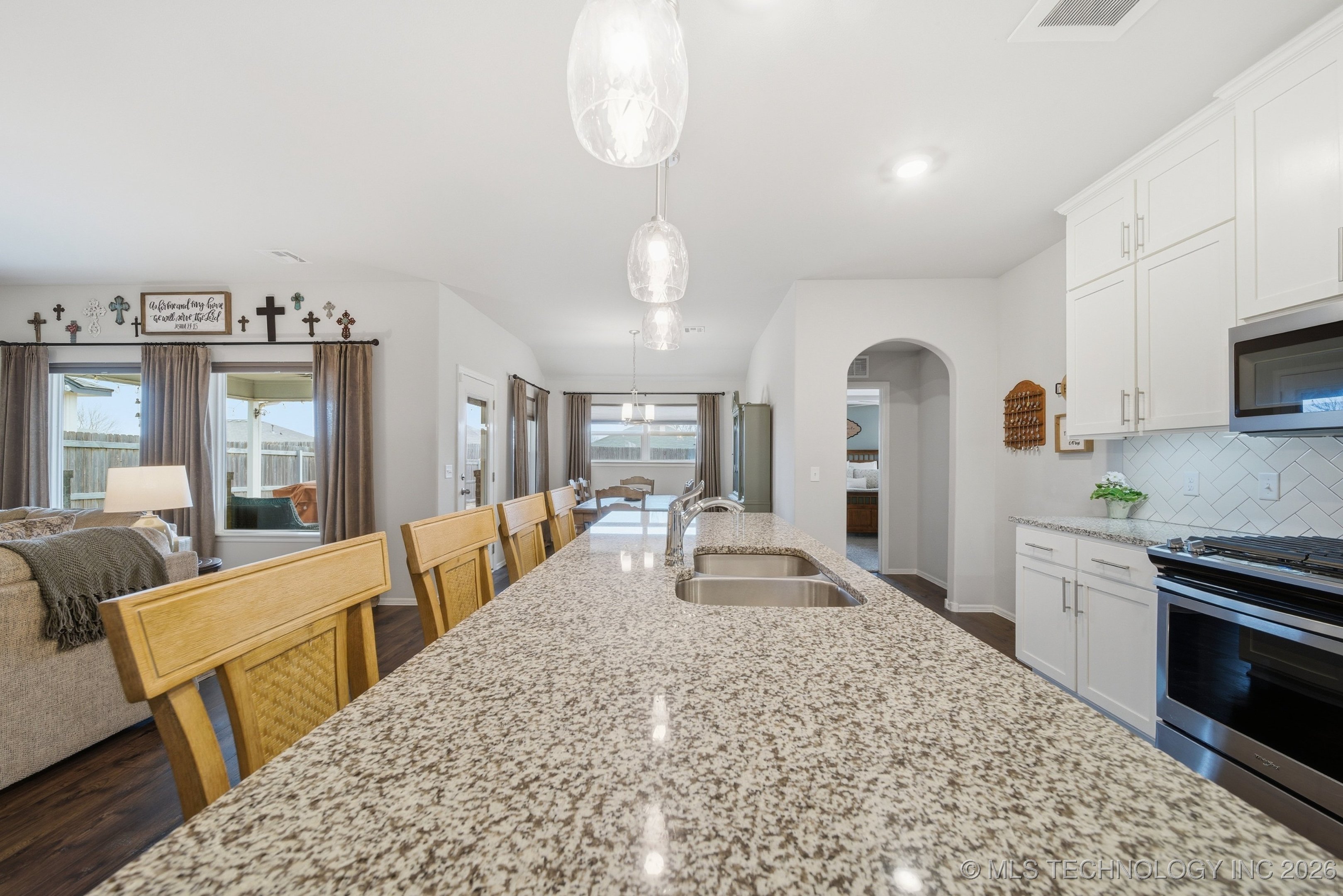 7221 S Hemlock Avenue Property Photo 14