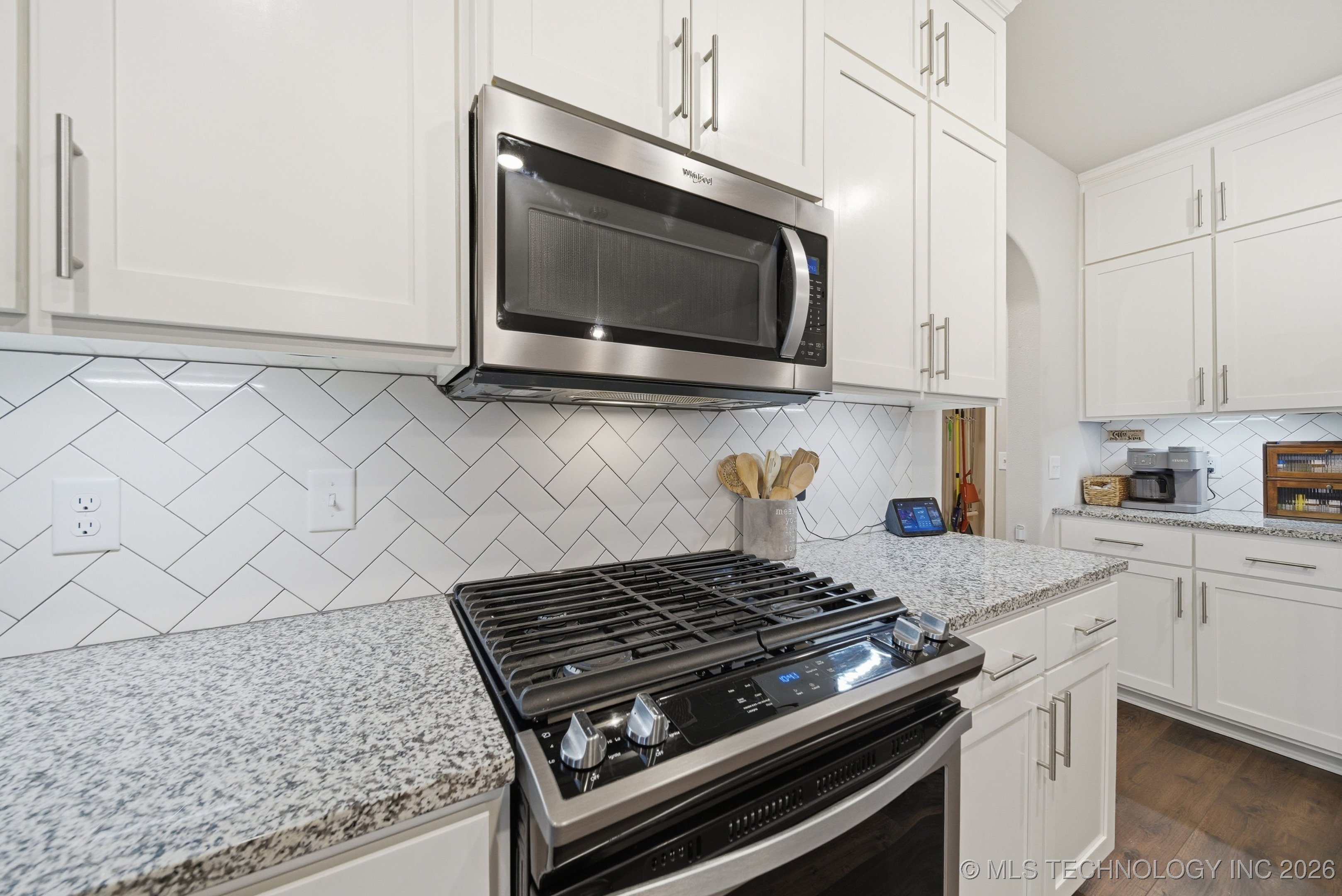 7221 S Hemlock Avenue Property Photo 16