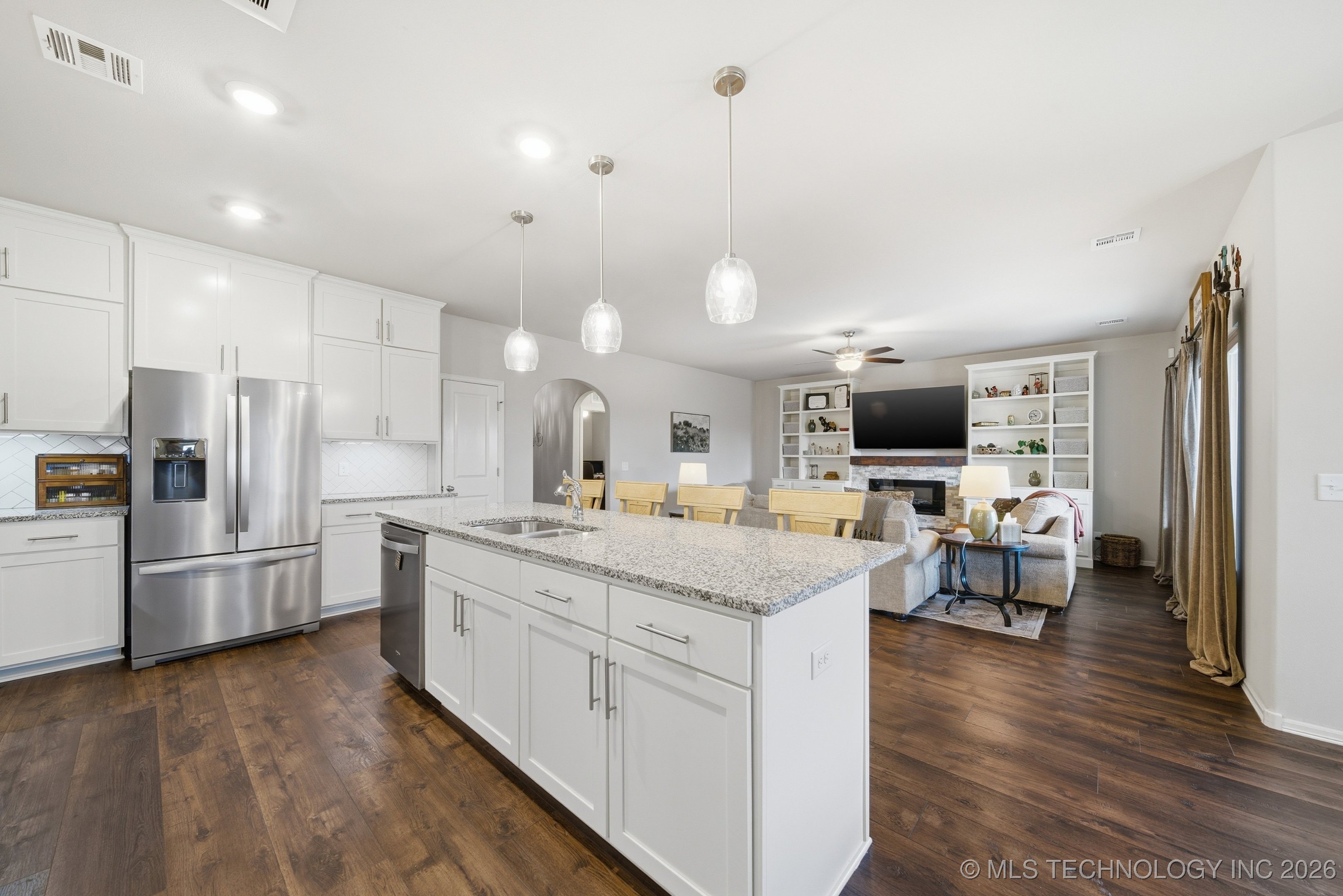 7221 S Hemlock Avenue Property Photo 17