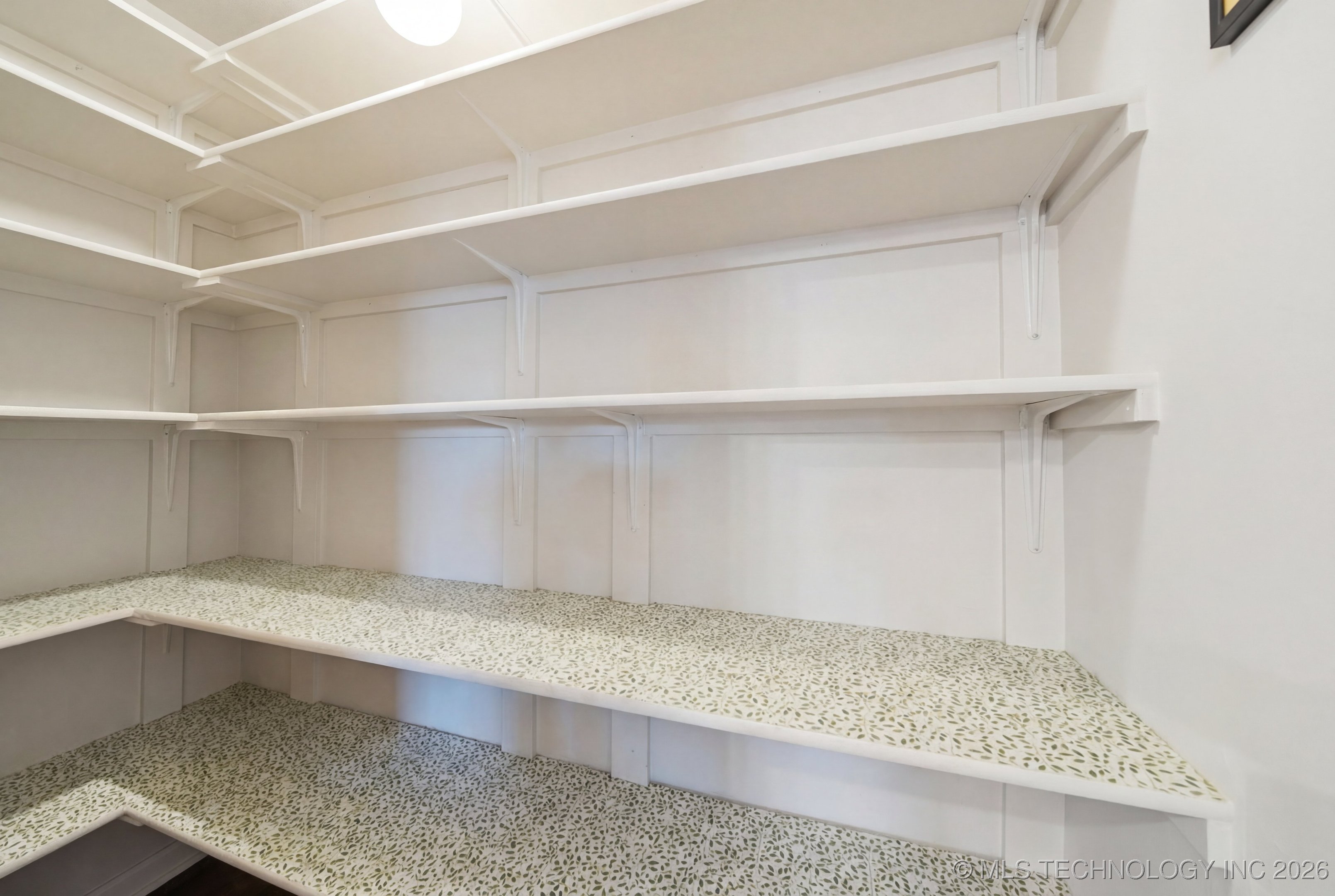 7221 S Hemlock Avenue Property Photo 18