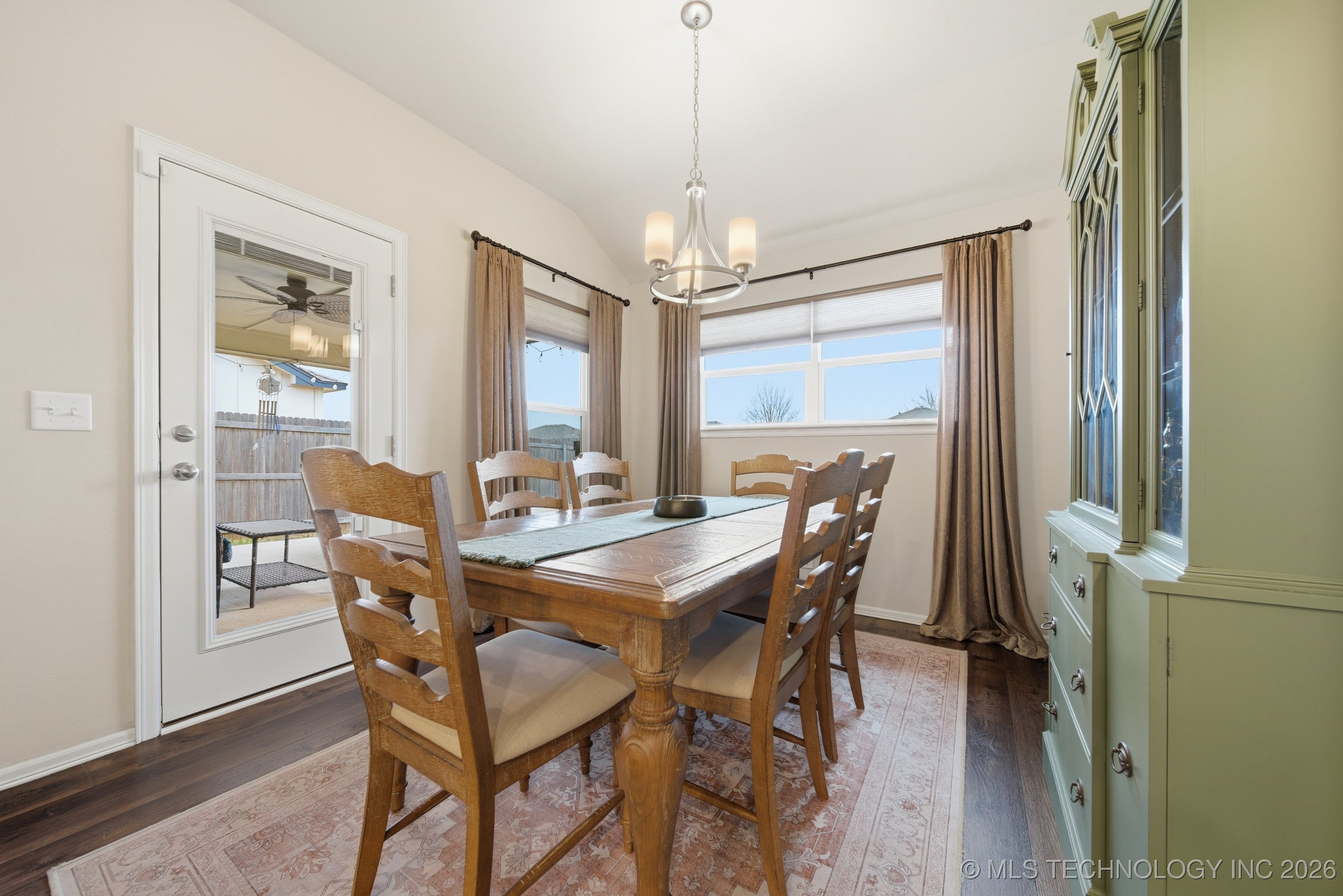 7221 S Hemlock Avenue Property Photo 19