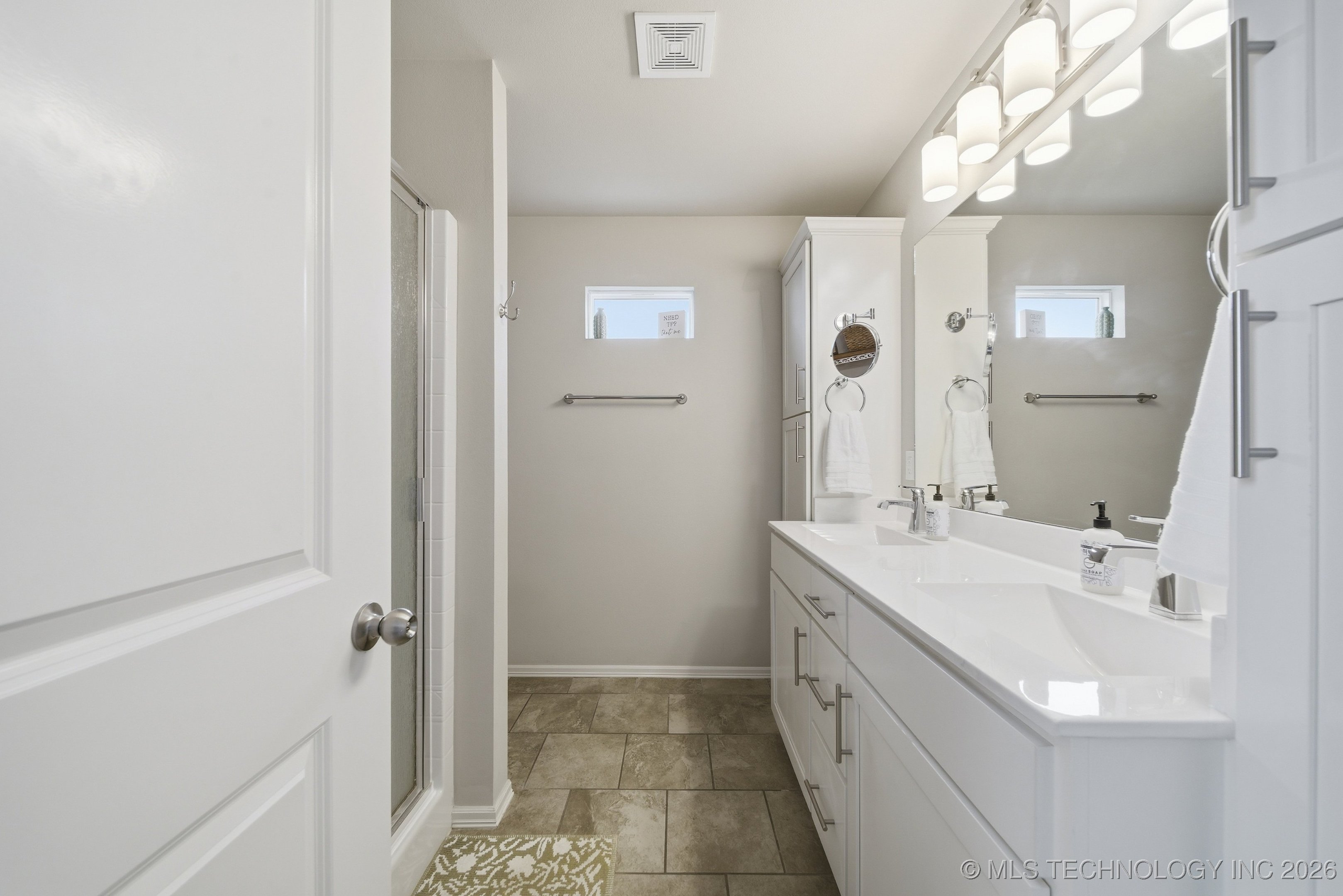 7221 S Hemlock Avenue Property Photo 22