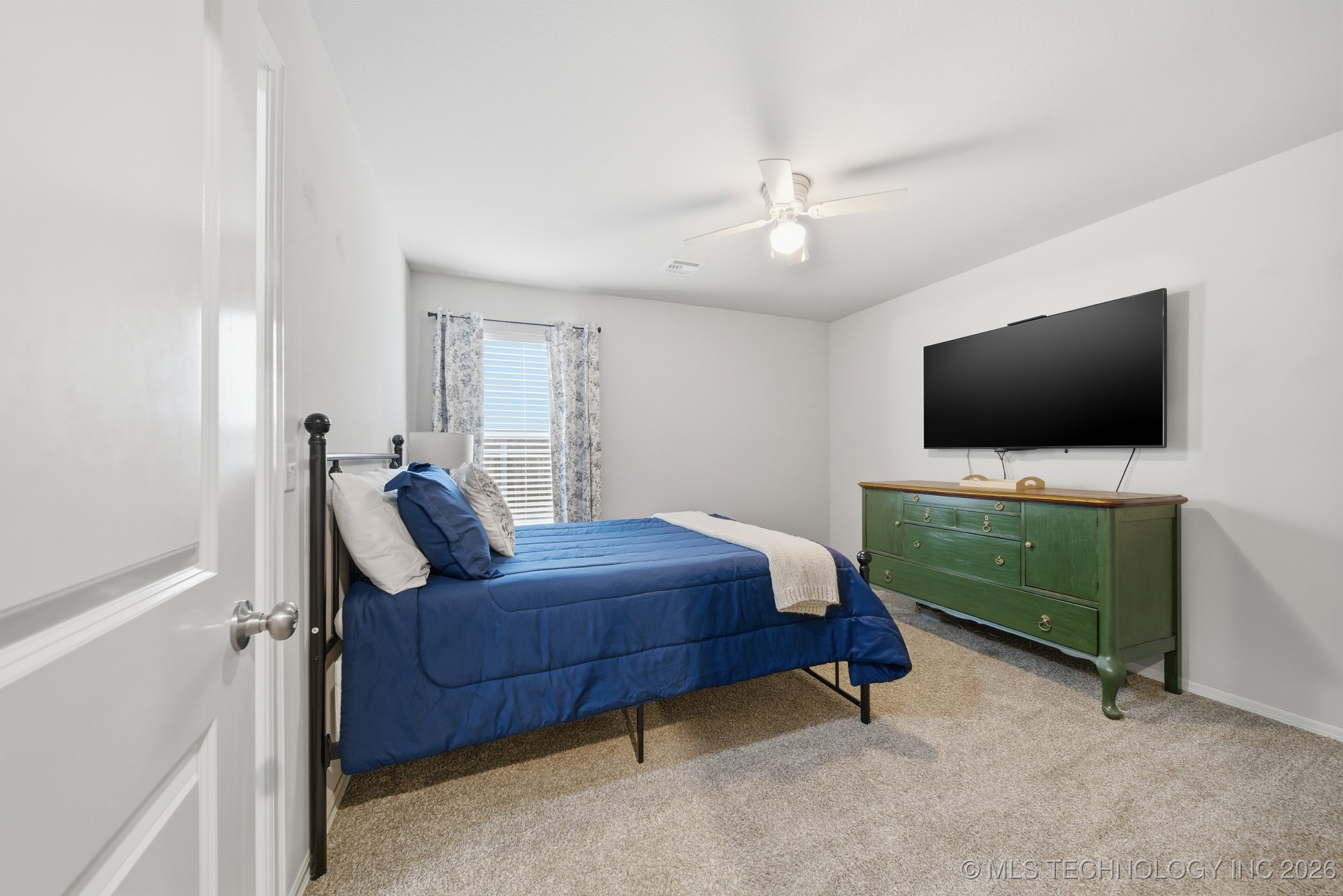 7221 S Hemlock Avenue Property Photo 25