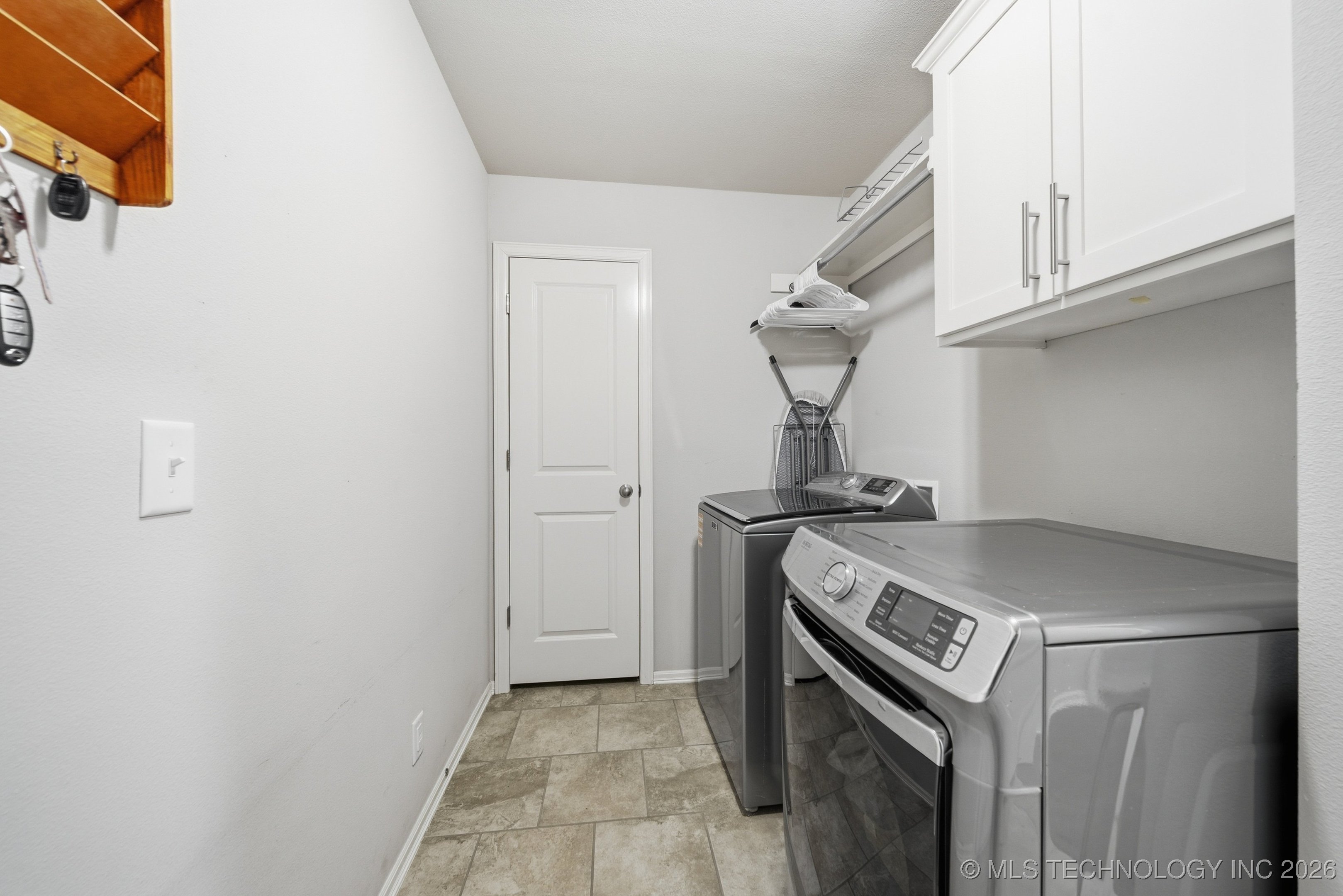 7221 S Hemlock Avenue Property Photo 30