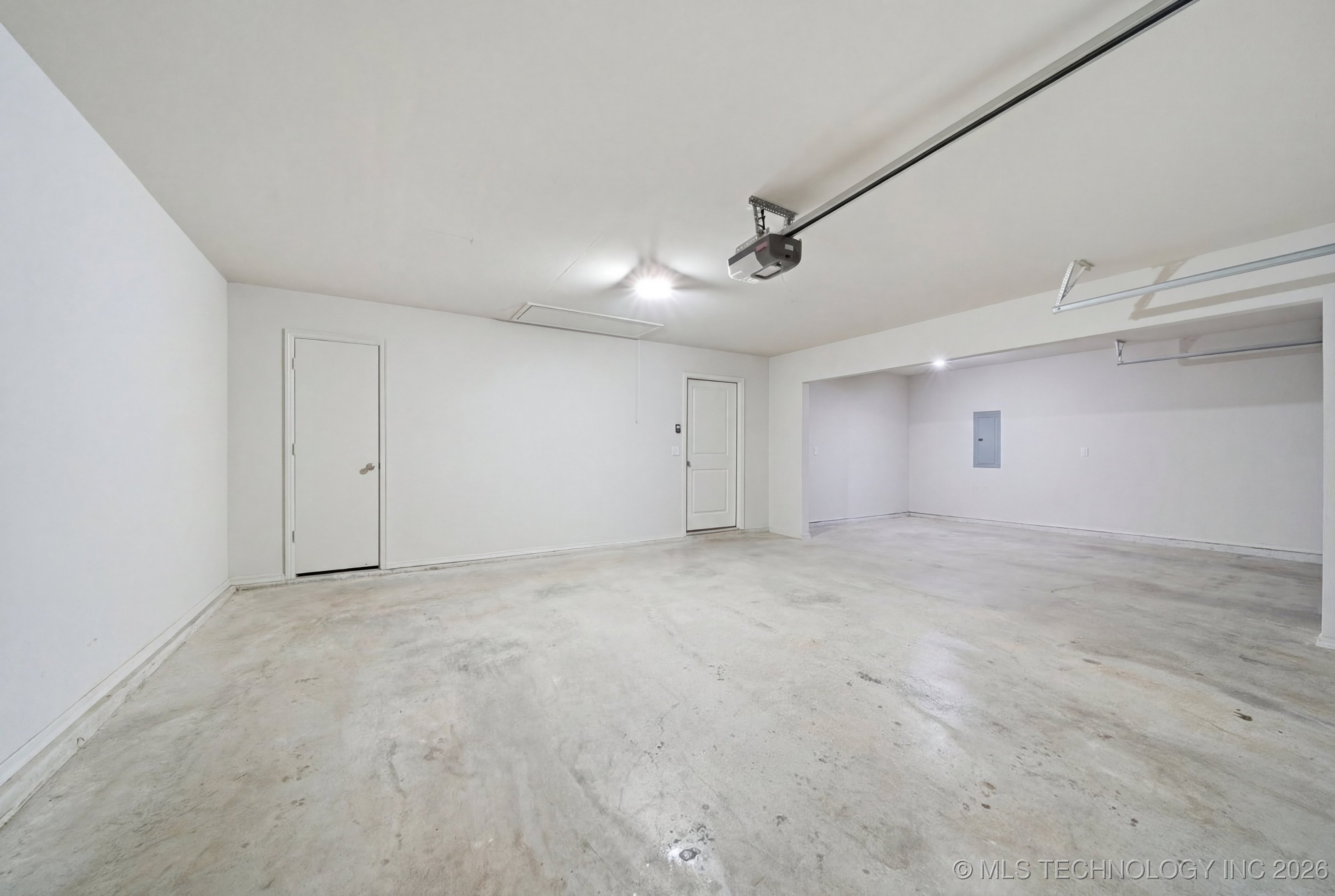 7221 S Hemlock Avenue Property Photo 31