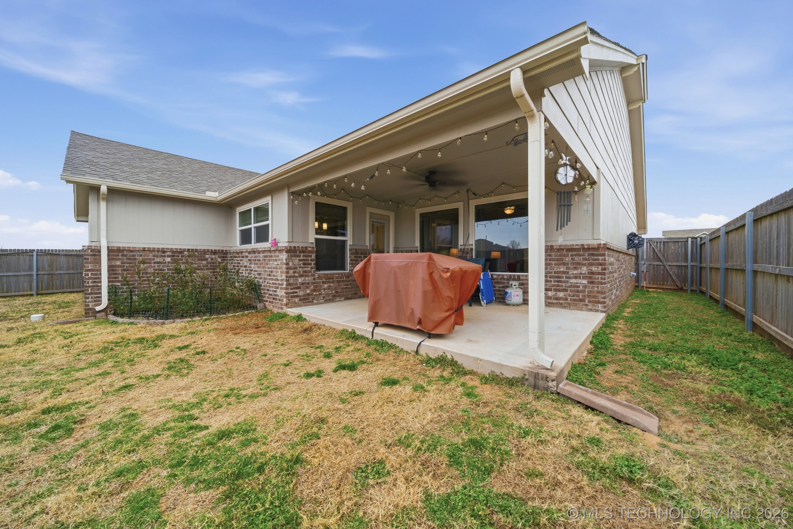 7221 S Hemlock Avenue Property Photo 33