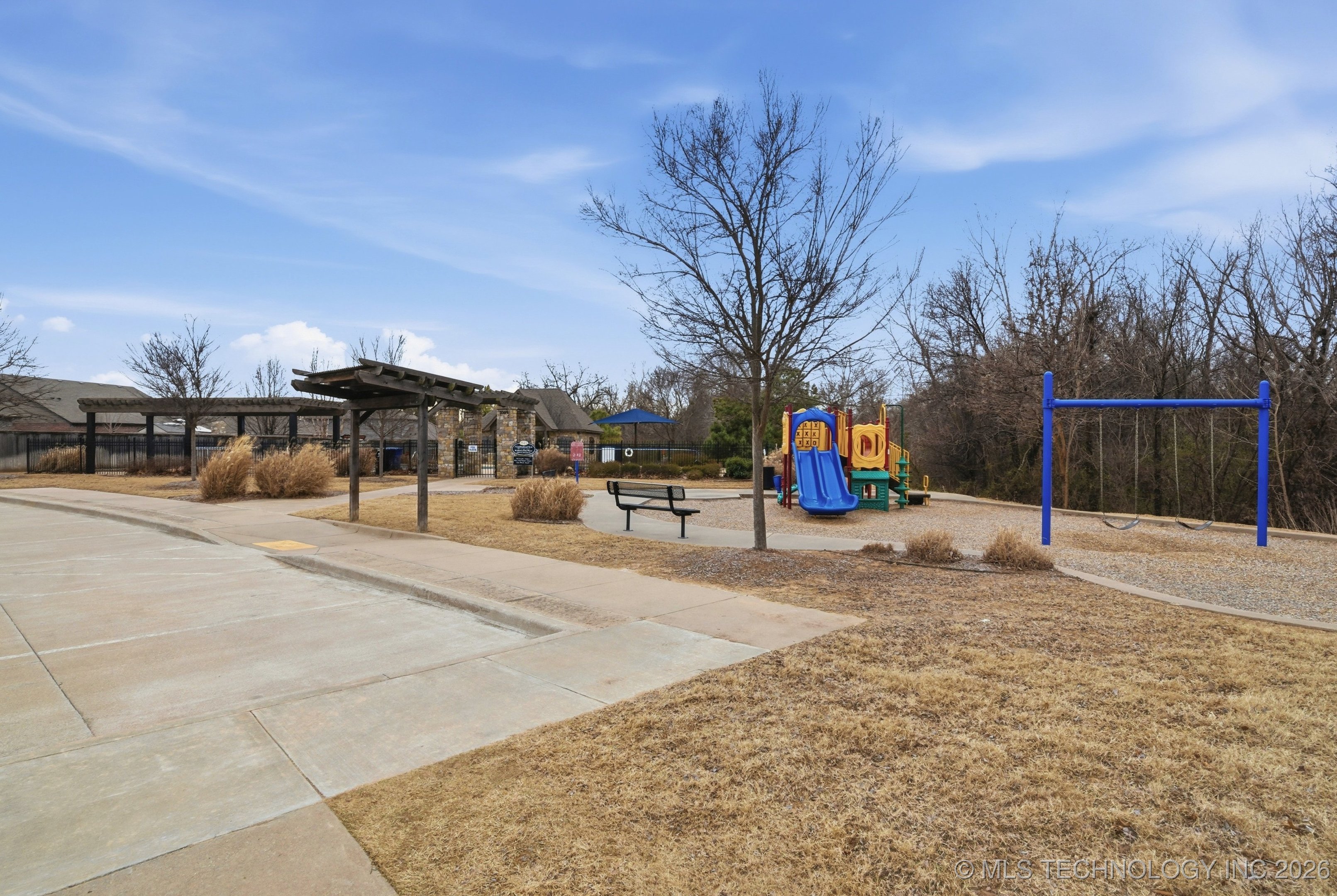 7221 S Hemlock Avenue Property Photo 34