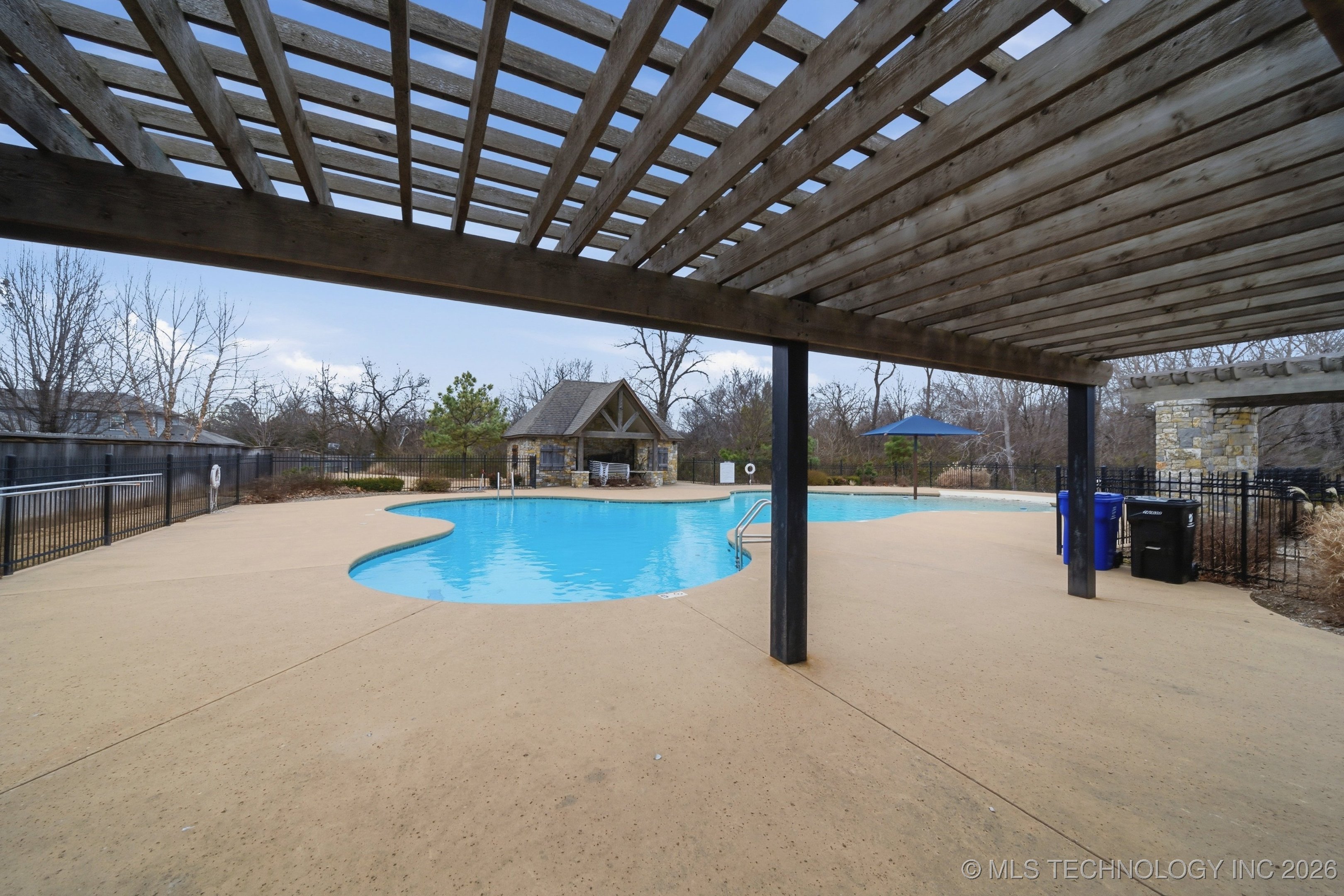 7221 S Hemlock Avenue Property Photo 35