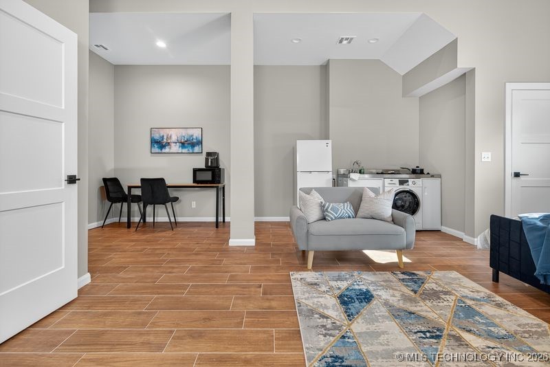 726 E Tecumseh Street Property Photo 25