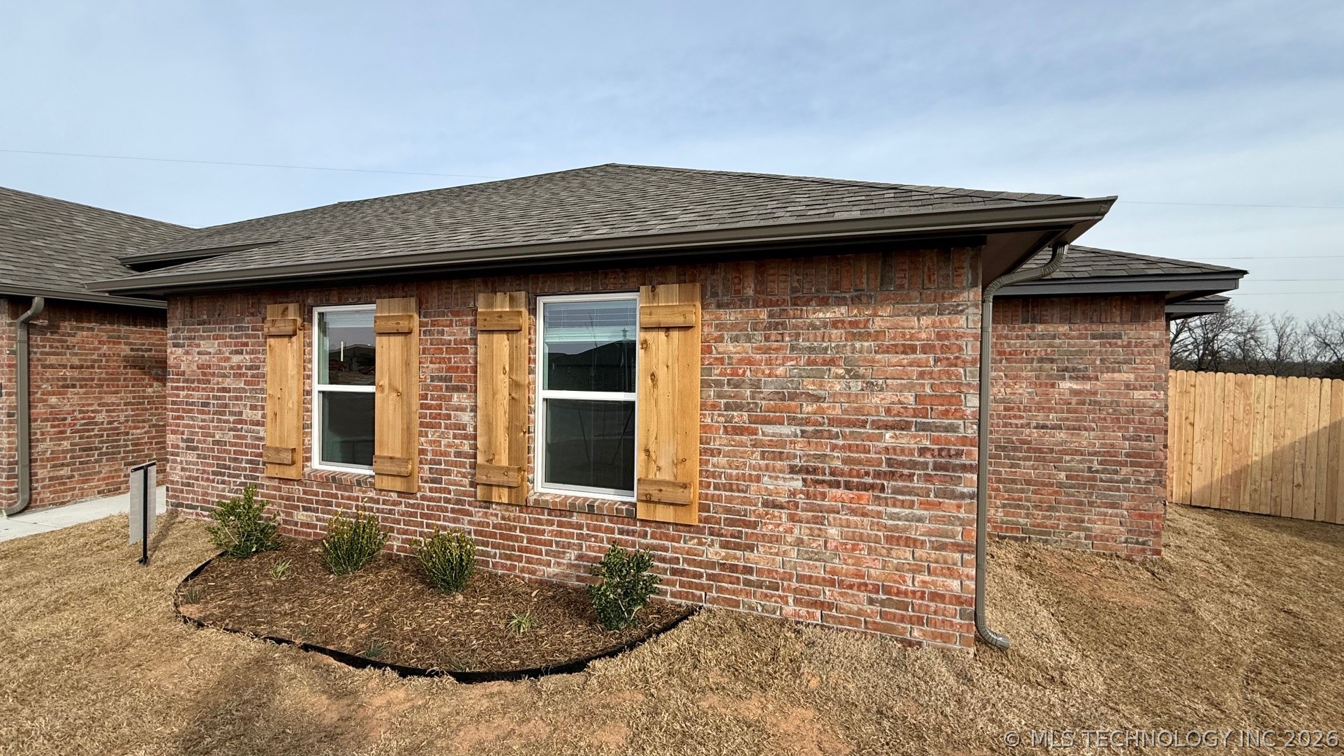 15027 S Poplar Place Property Photo 2