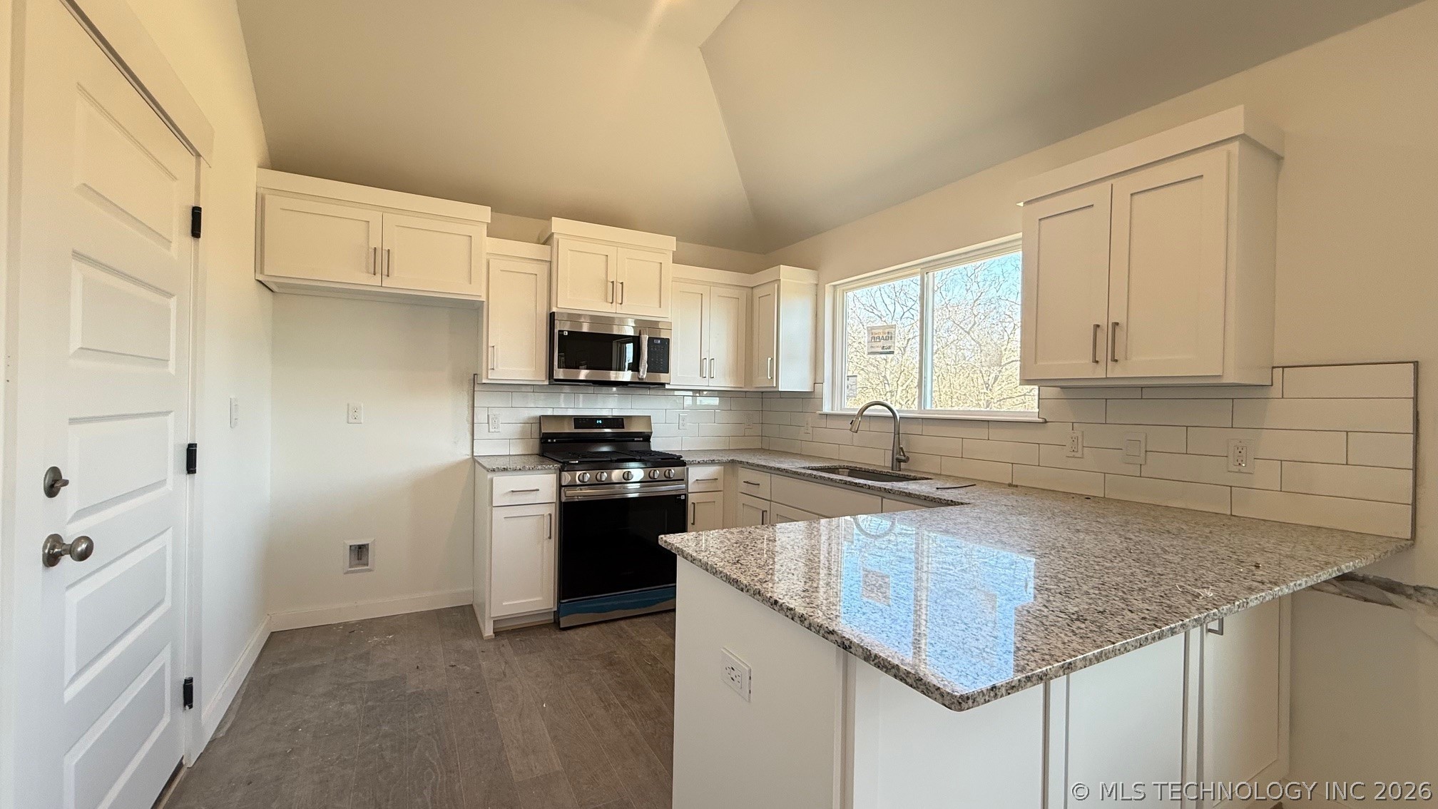 15027 S Poplar Place Property Photo 5