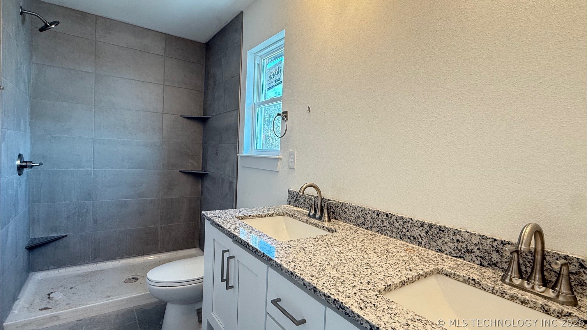 15027 S Poplar Place Property Photo 6