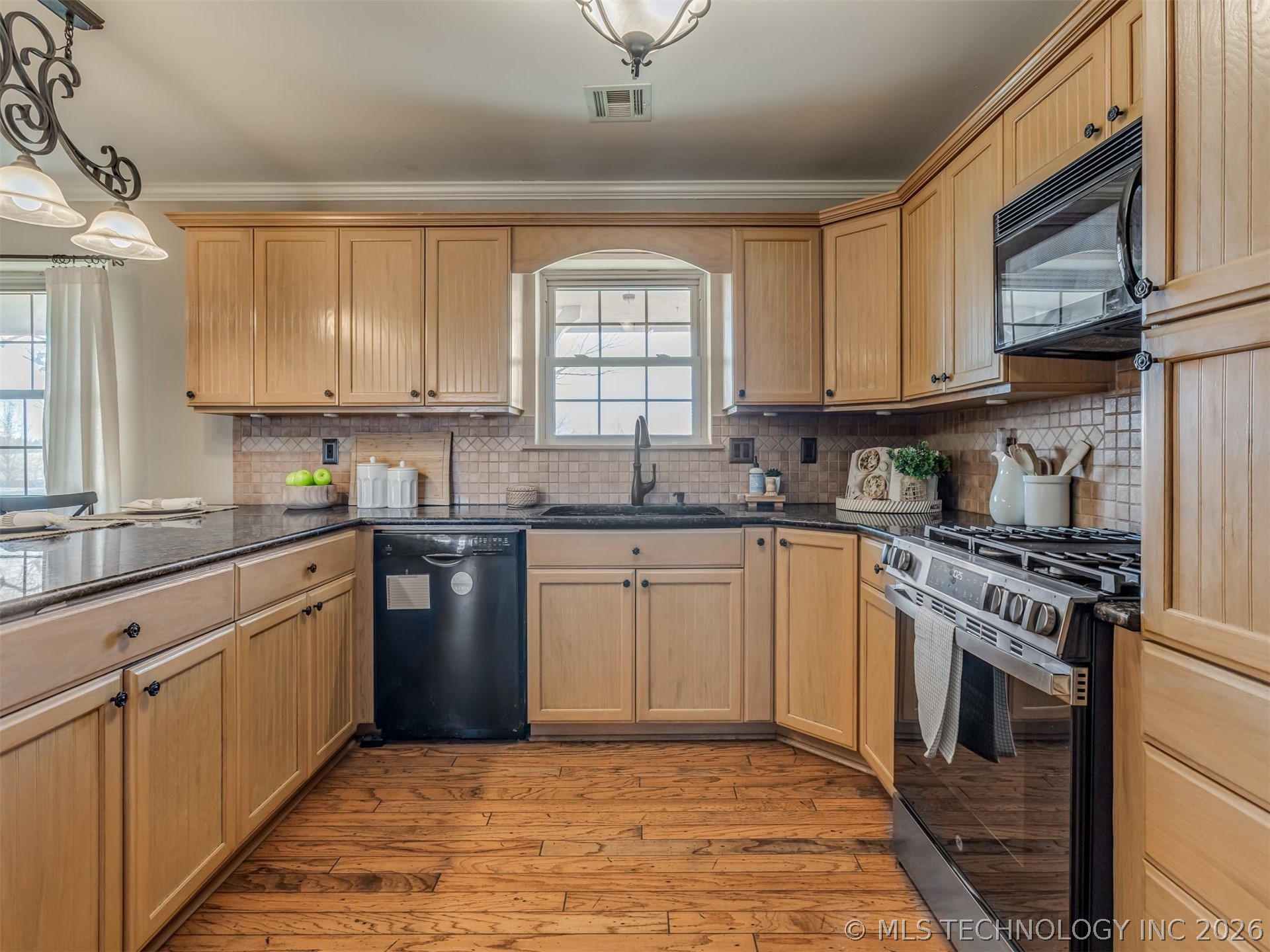 23990 N 4028 Drive Property Photo 9