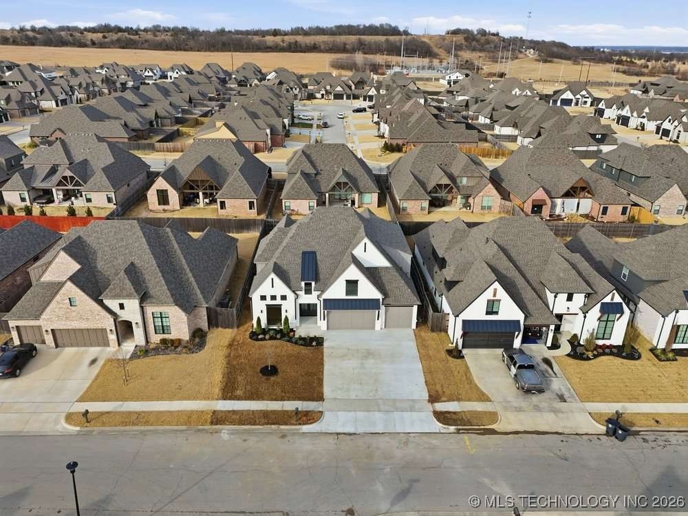 16805 E 43rd Street Property Photo 2