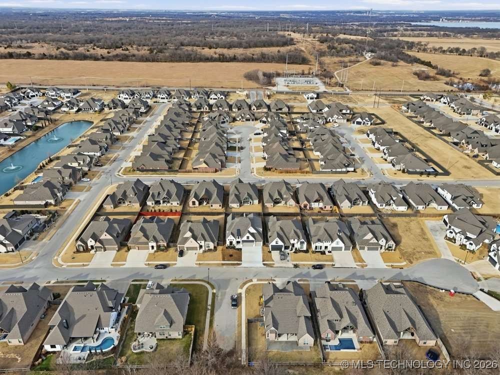 16805 E 43rd Street Property Photo 3