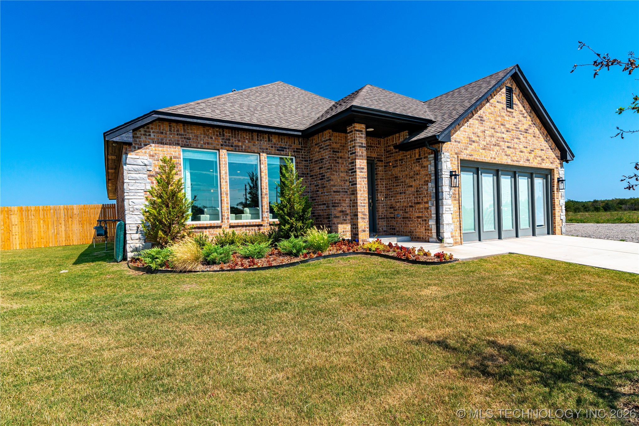 15203 E 40th Place S Property Photo 2