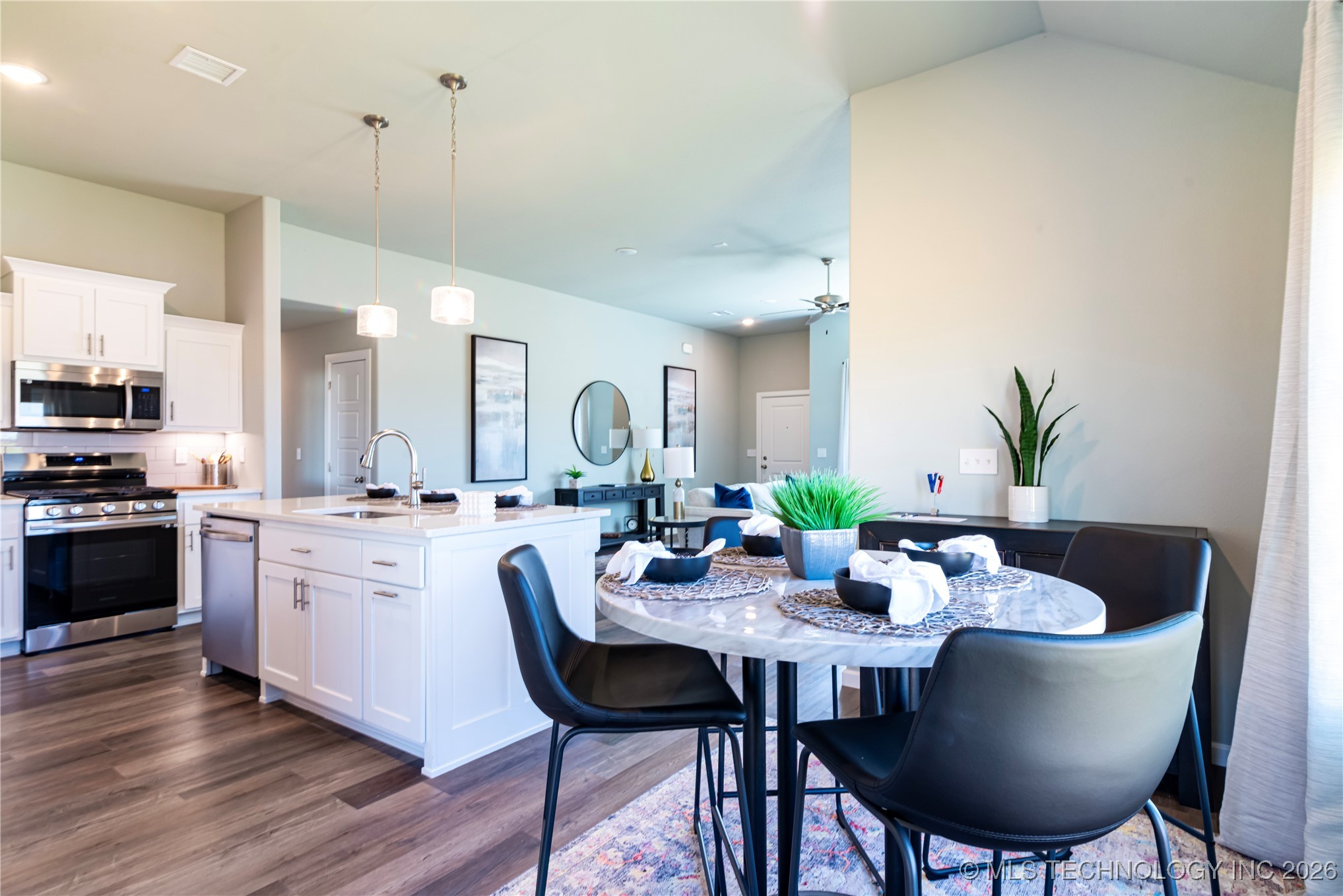 15203 E 40th Place S Property Photo 6