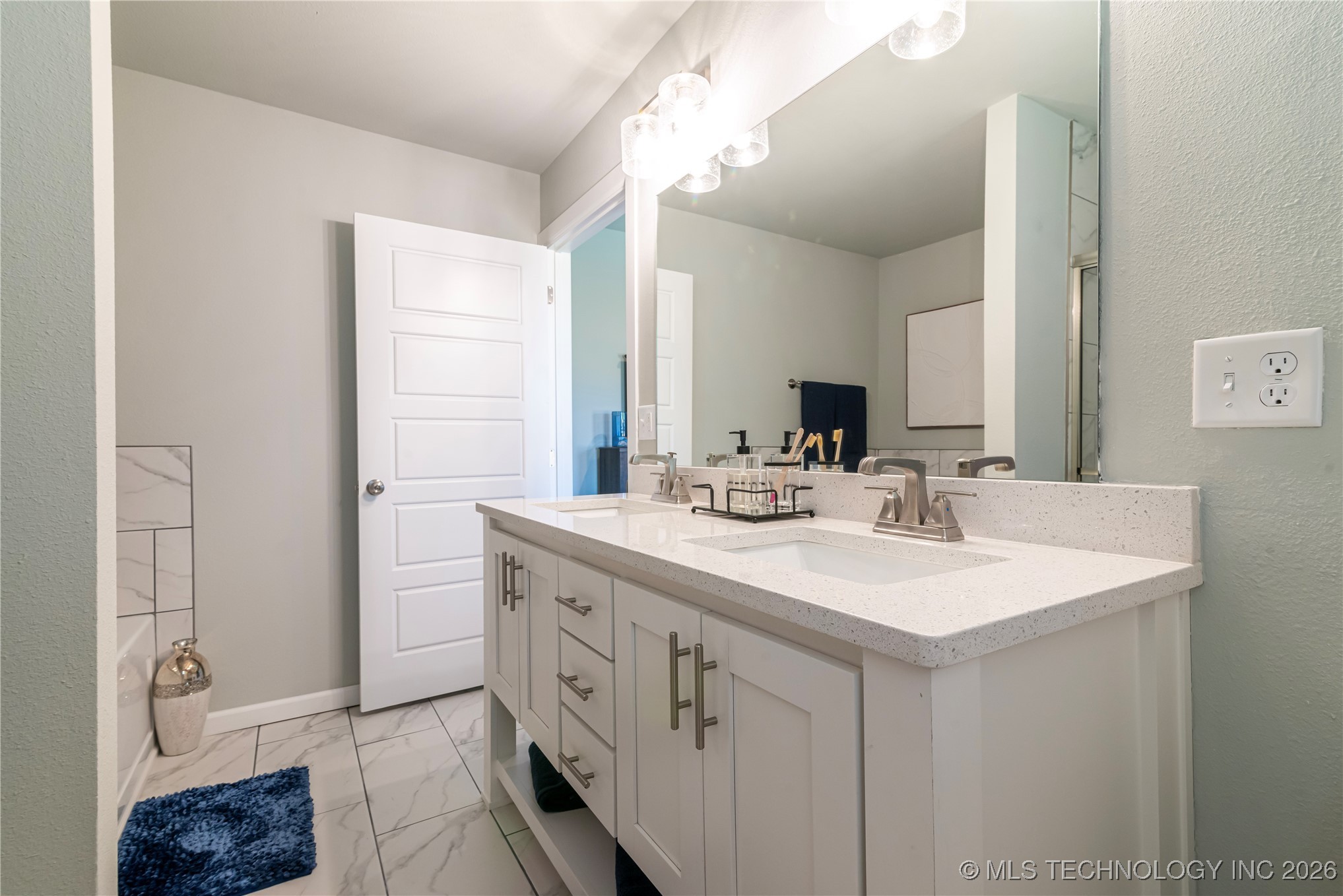 15203 E 40th Place S Property Photo 15