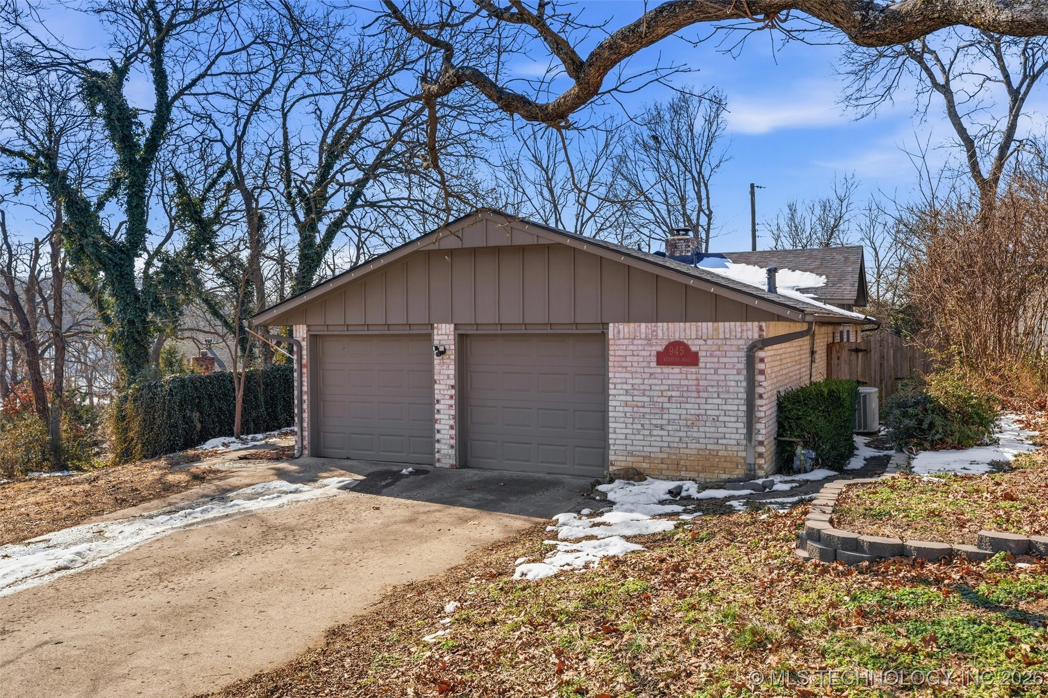 945 Kenwood Road Property Photo 1