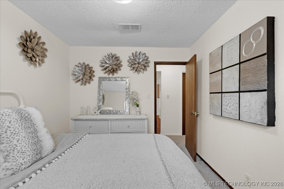 1122 E 144th Place Property Photo 12