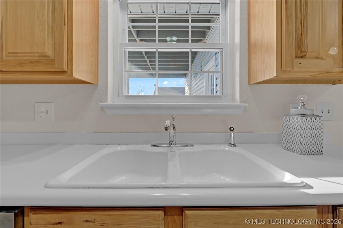 1122 E 144th Place Property Photo 27