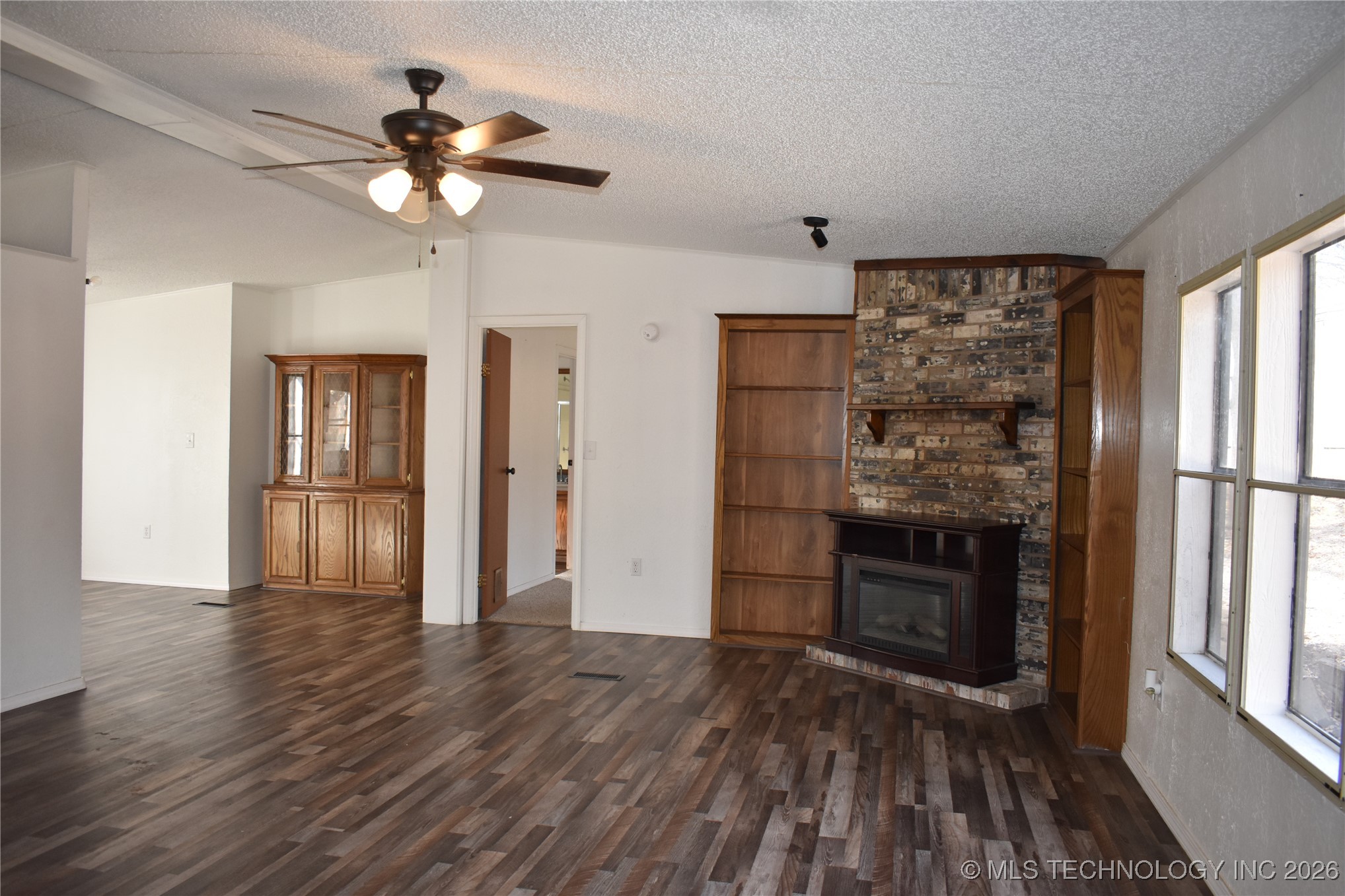 18998 W Woodhaven Drive Property Photo 2