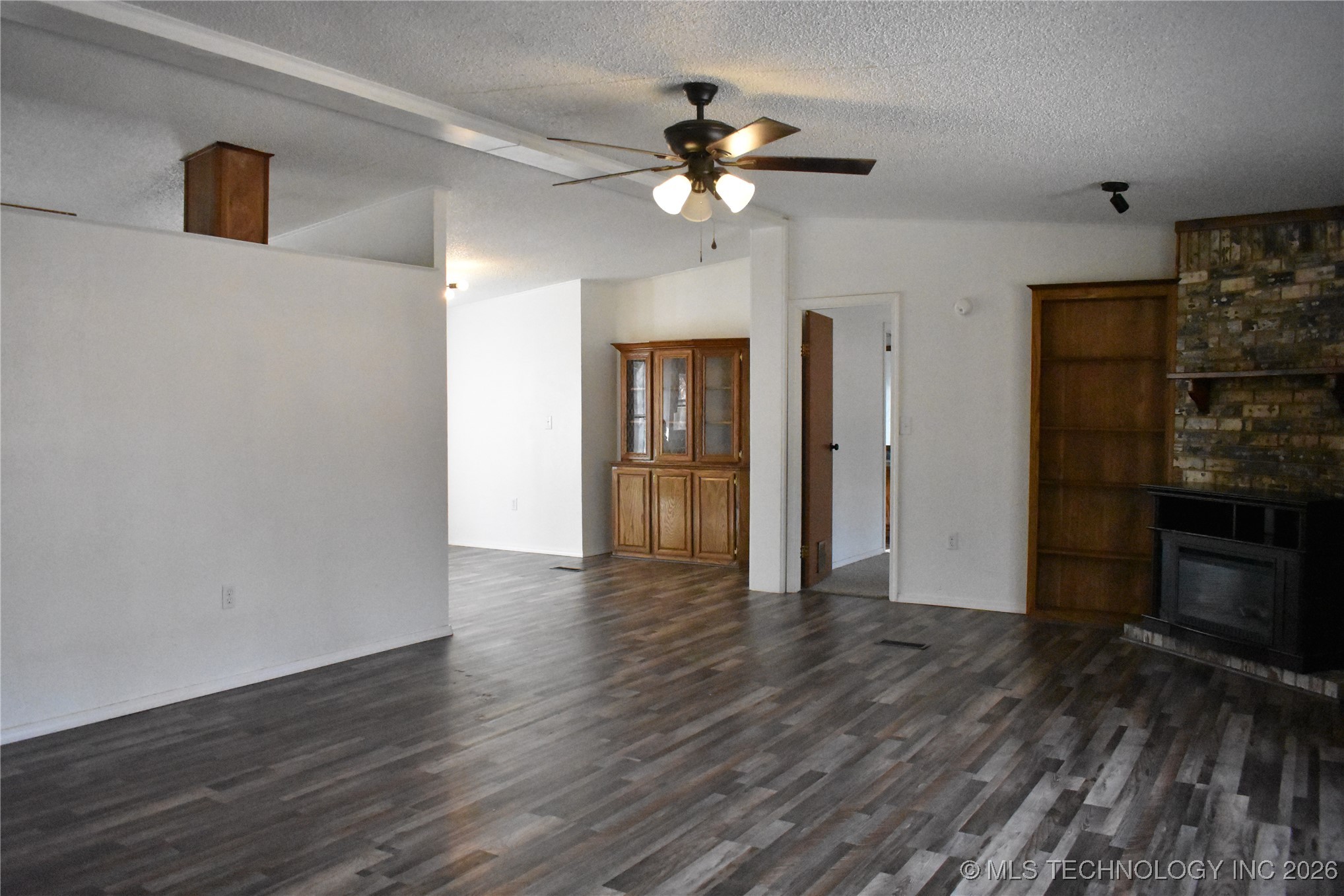 18998 W Woodhaven Drive Property Photo 4