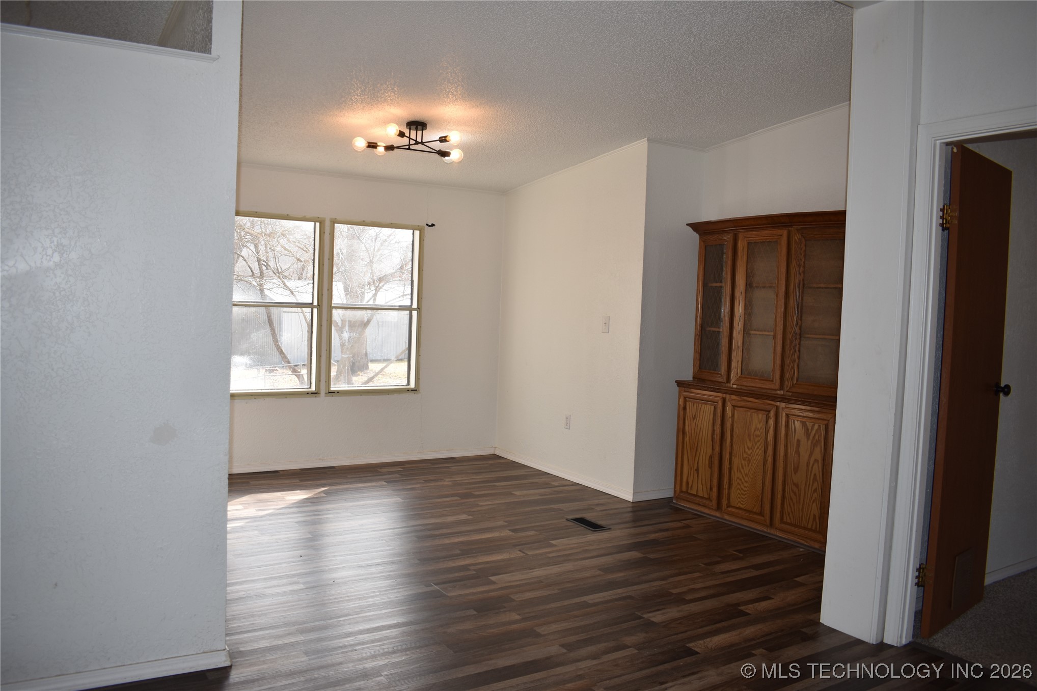 18998 W Woodhaven Drive Property Photo 5