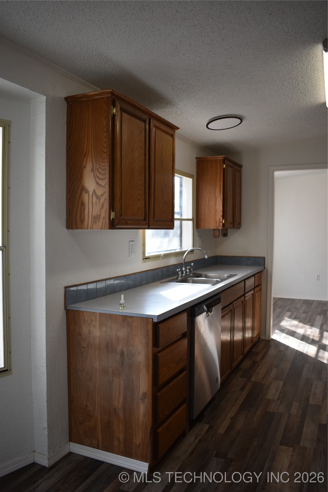 18998 W Woodhaven Drive Property Photo 8