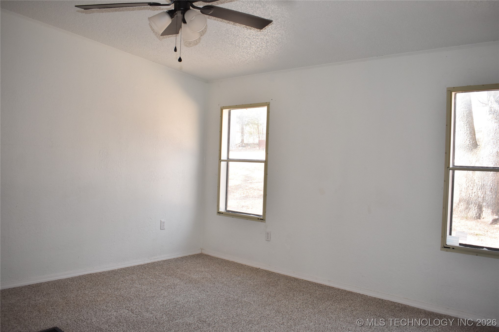 18998 W Woodhaven Drive Property Photo 15