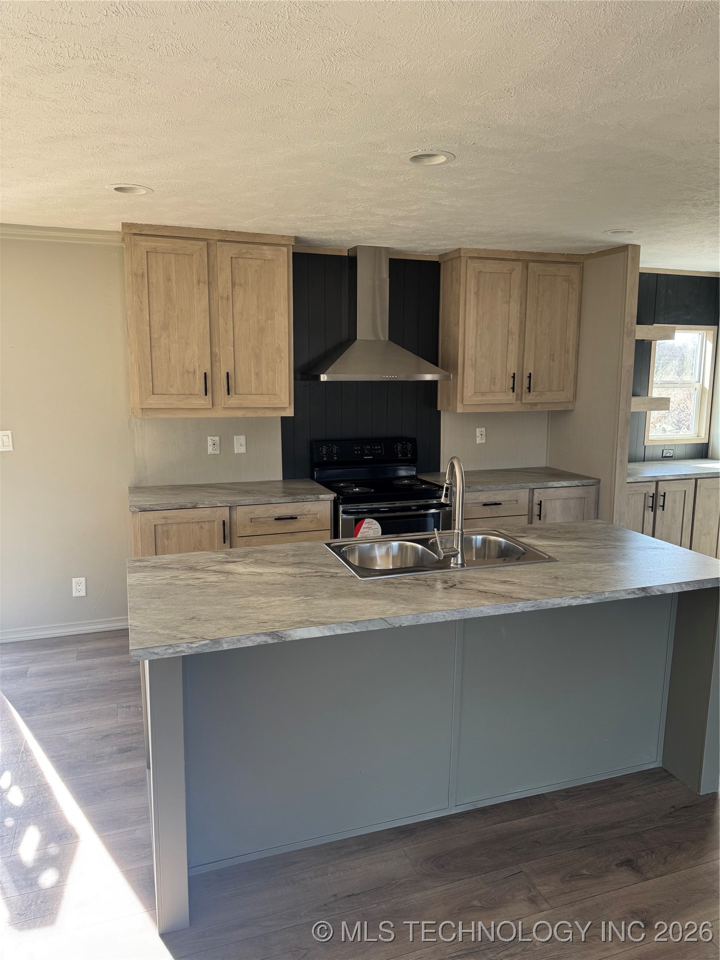 5501 E 81st Street N Property Photo 8