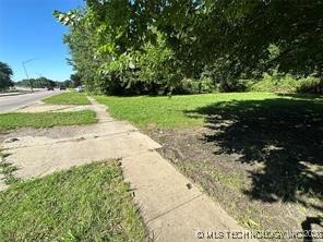 1016 N Wood Drive Property Photo 4