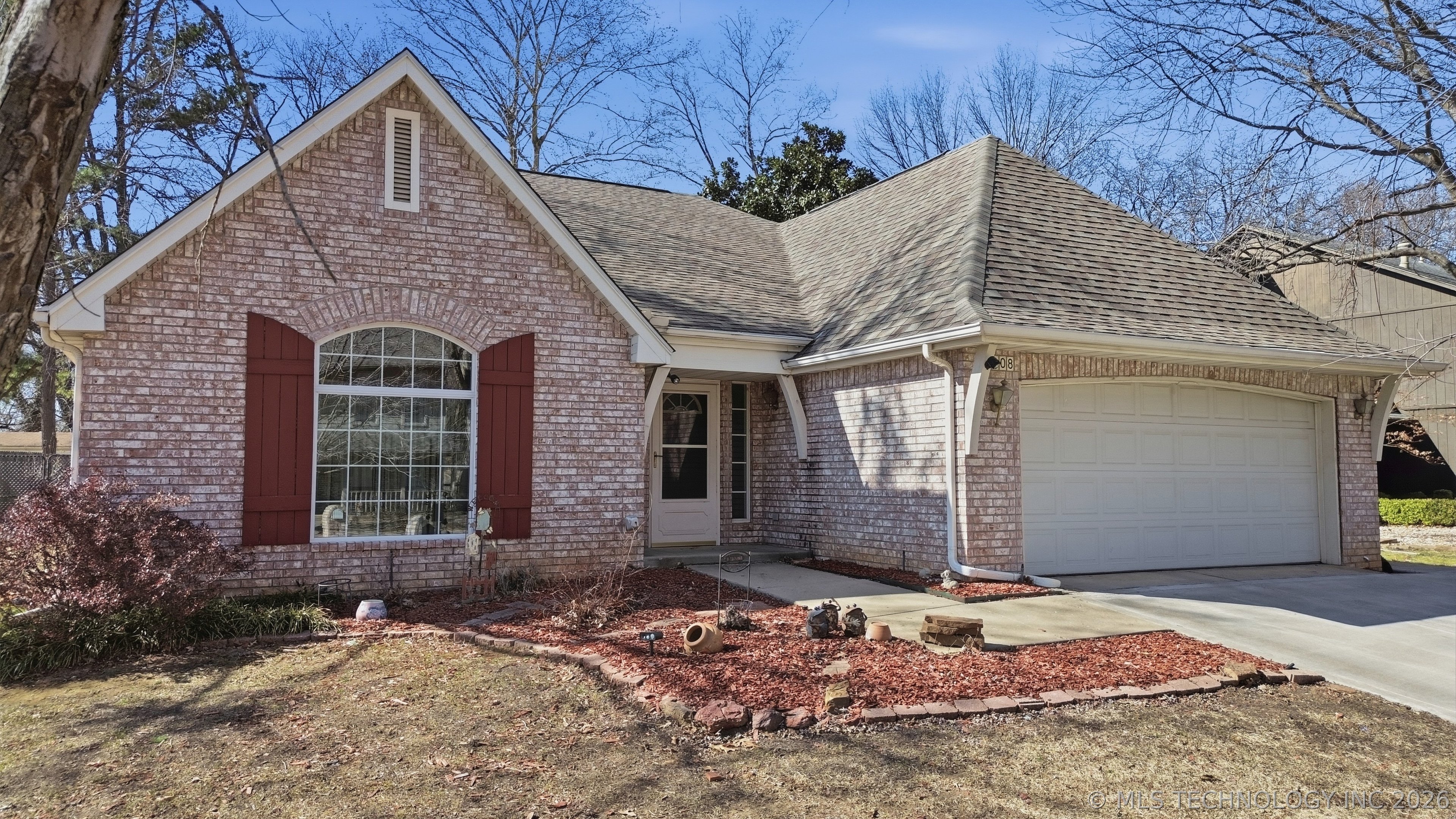 8108 S Juniper Avenue Property Photo 1