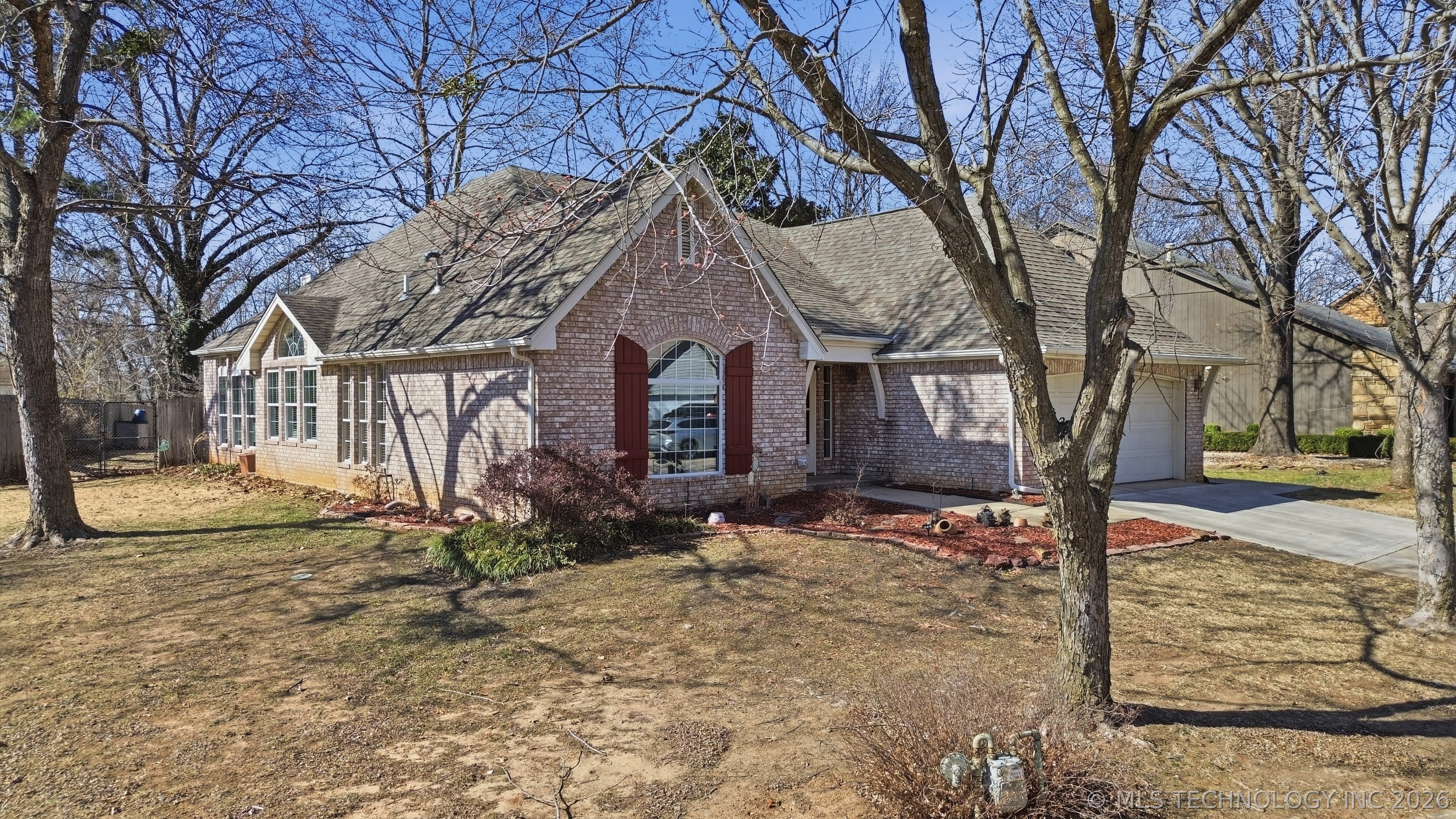 8108 S Juniper Avenue Property Photo 2