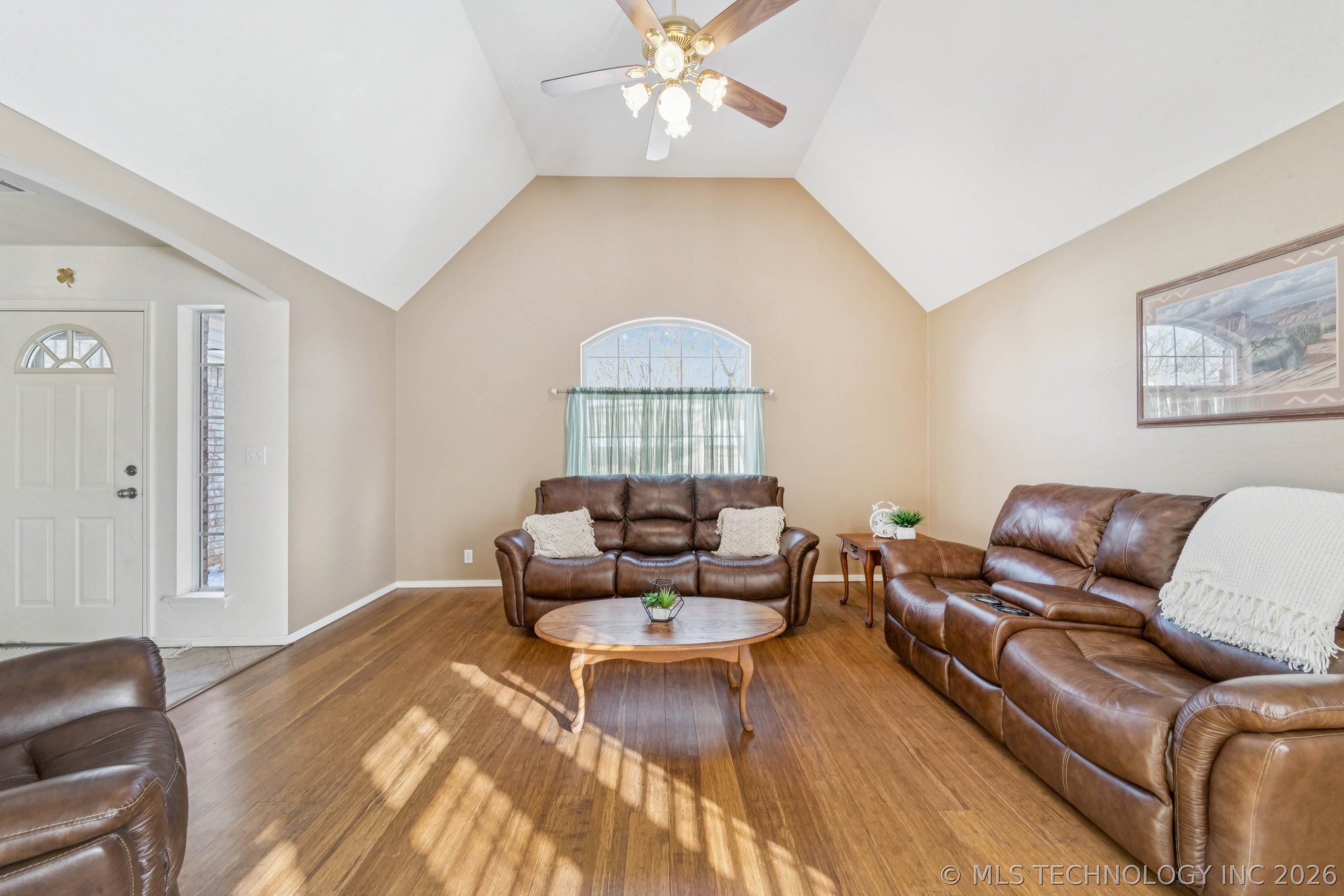 8108 S Juniper Avenue Property Photo 3