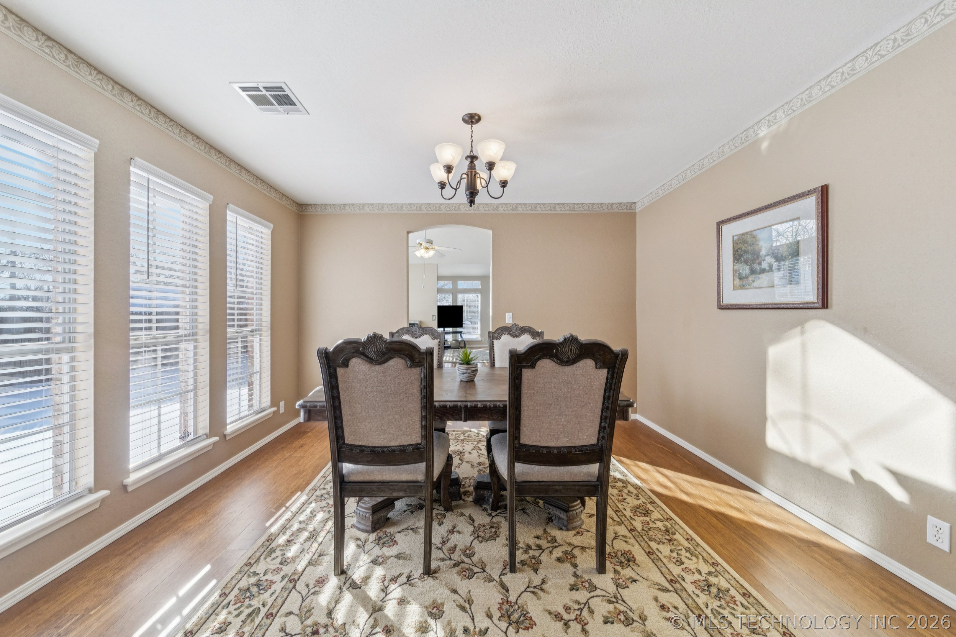 8108 S Juniper Avenue Property Photo 4