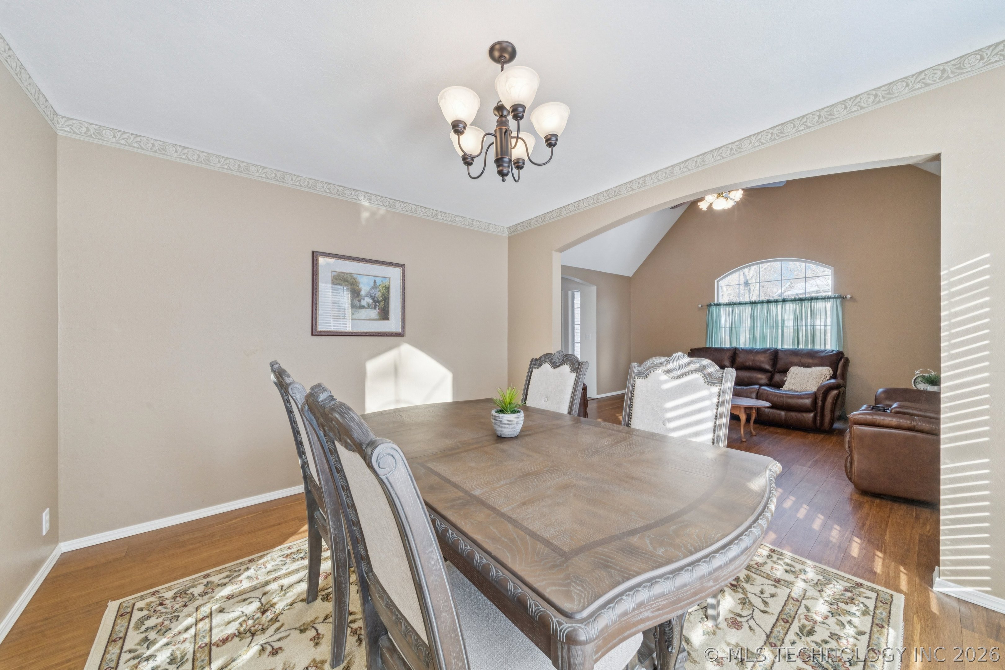 8108 S Juniper Avenue Property Photo 5