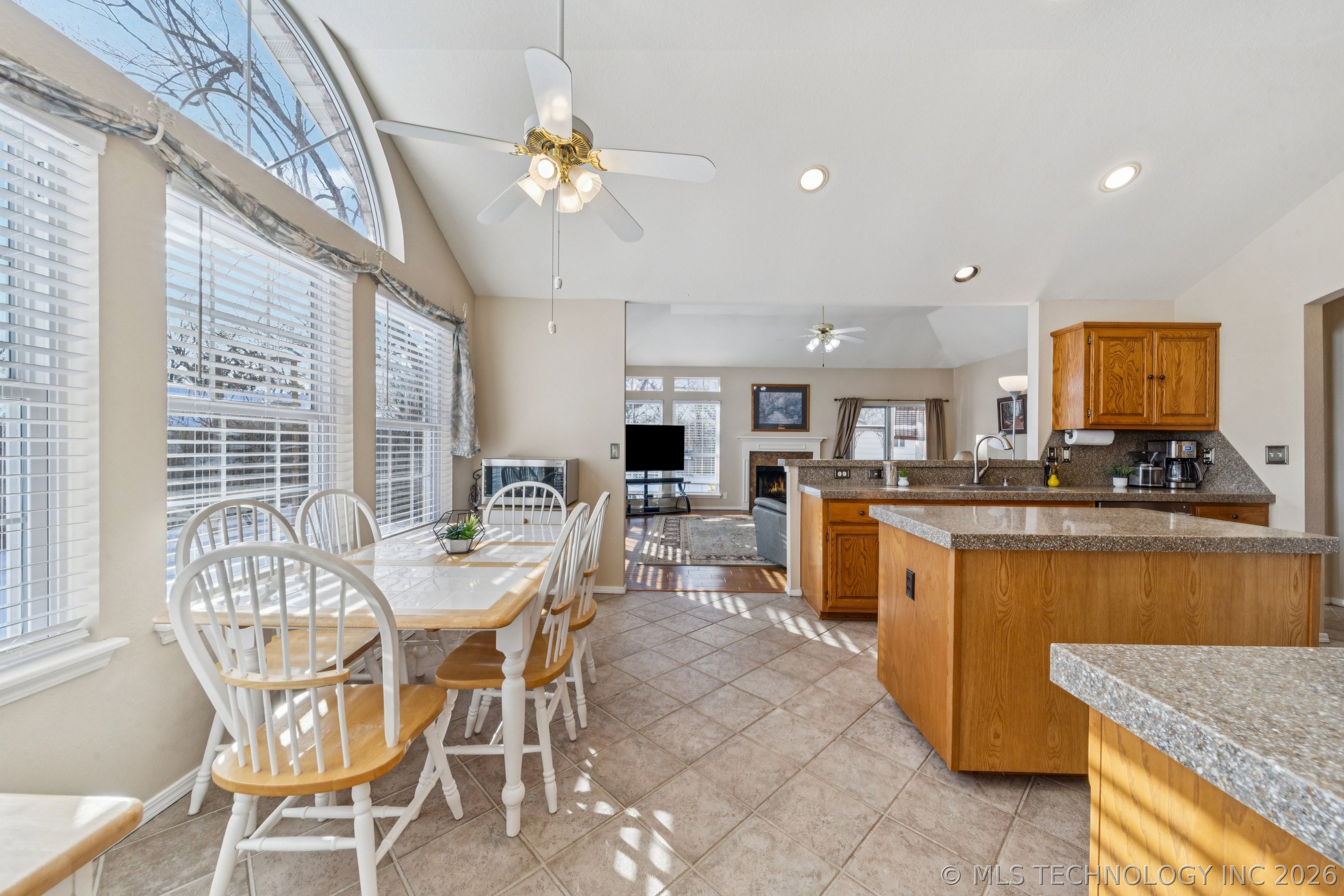 8108 S Juniper Avenue Property Photo 6