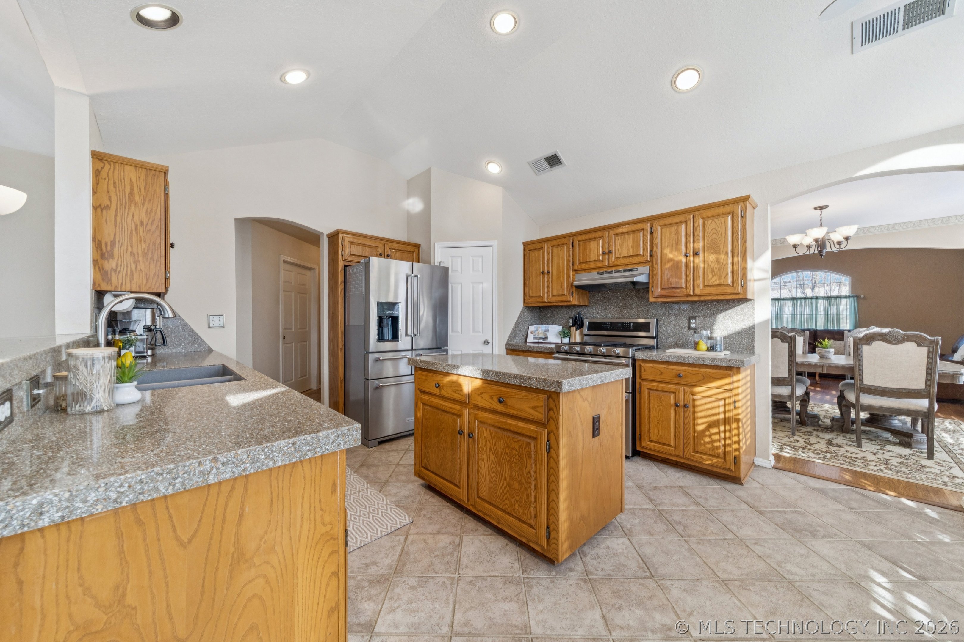 8108 S Juniper Avenue Property Photo 7