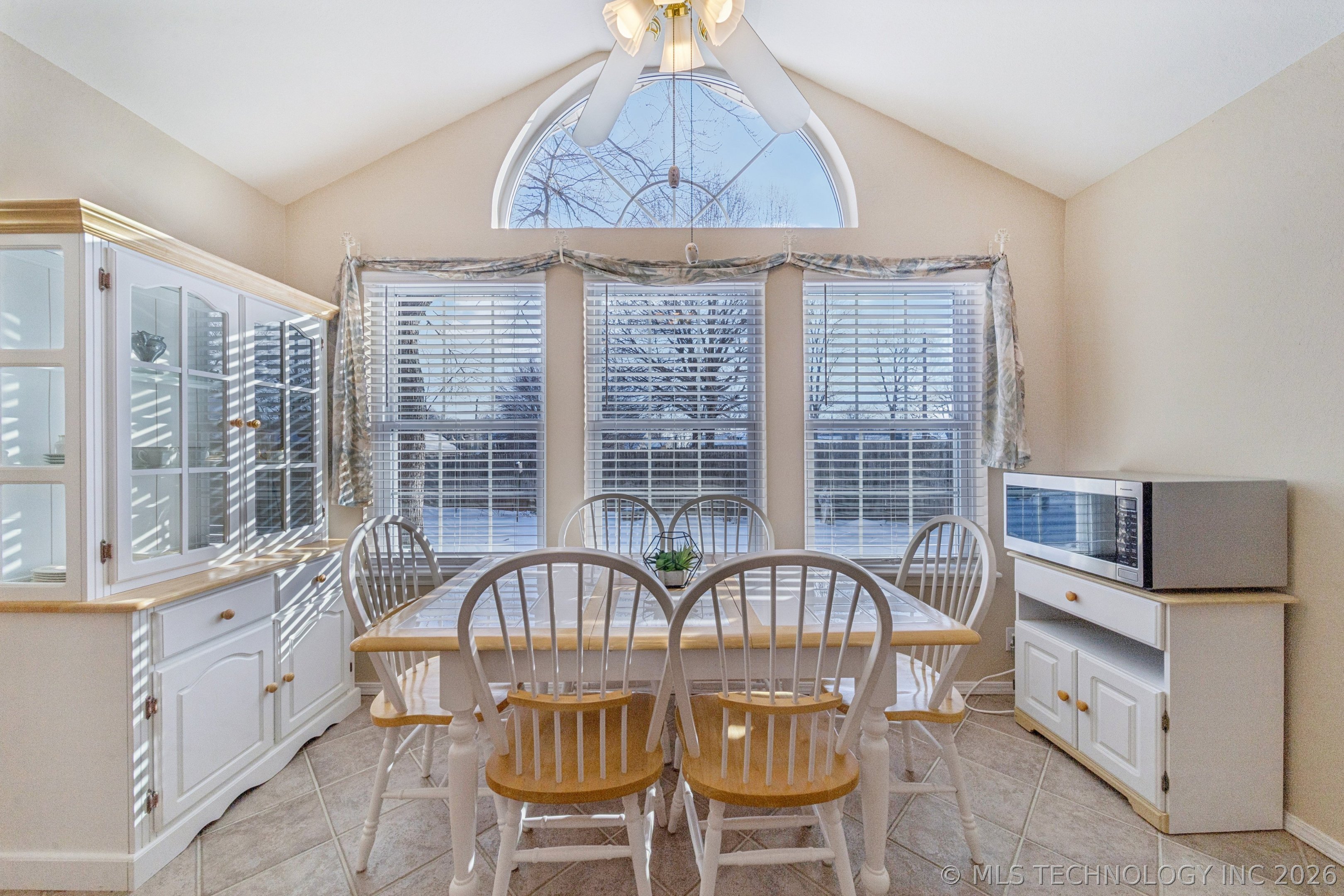 8108 S Juniper Avenue Property Photo 11