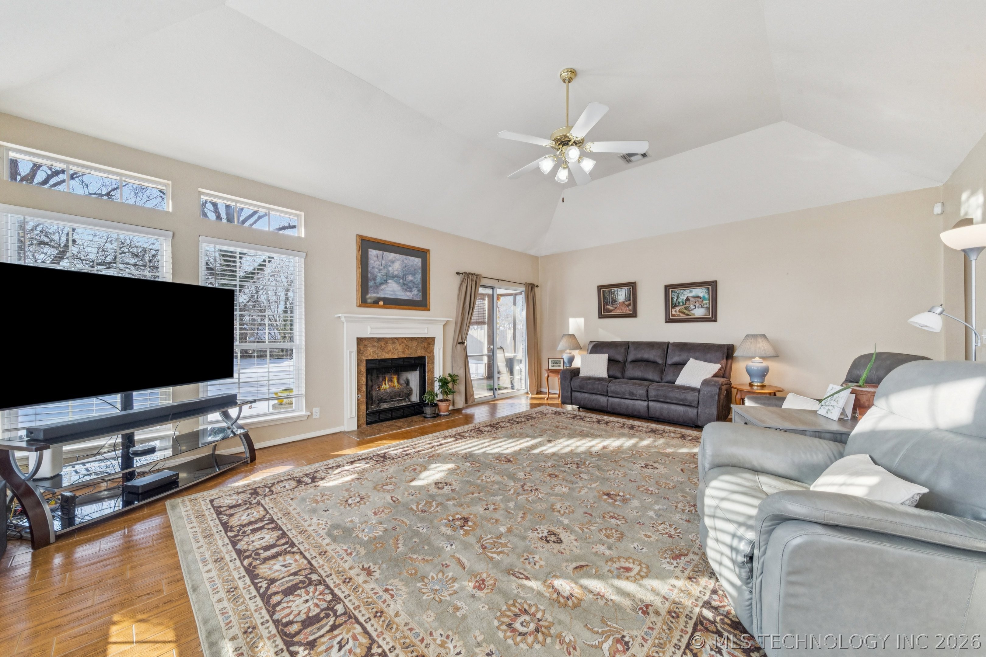 8108 S Juniper Avenue Property Photo 13