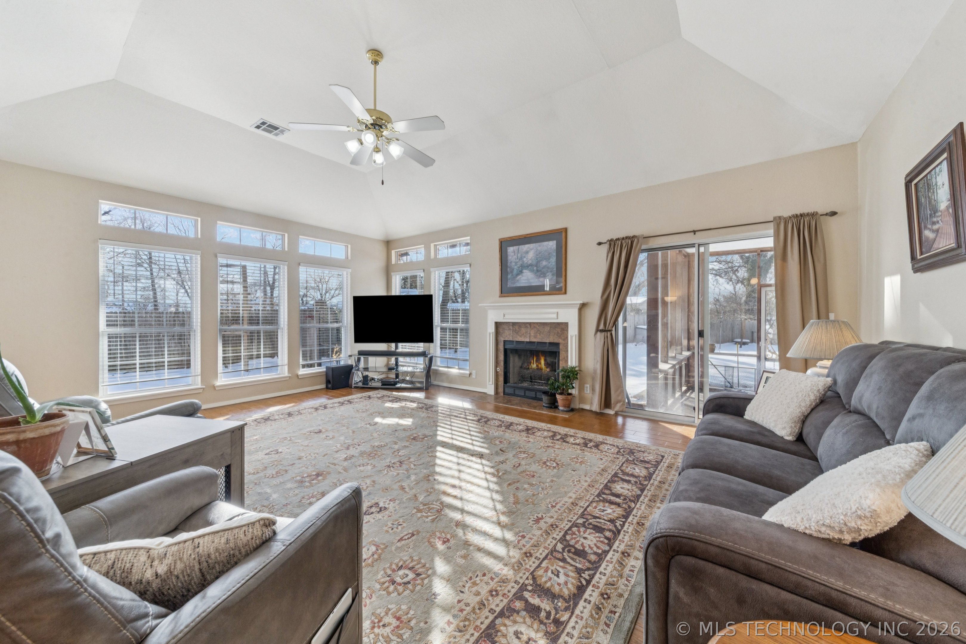 8108 S Juniper Avenue Property Photo 15