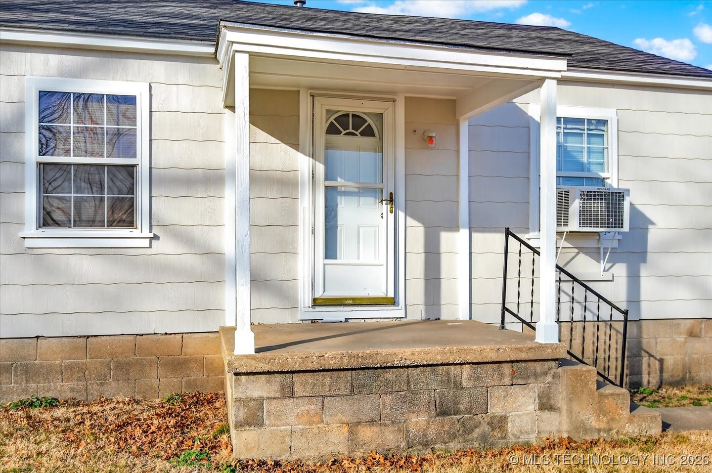 1635 S Maple Avenue Property Photo 3