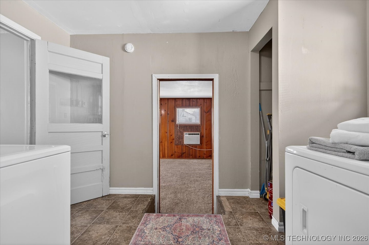 1635 S Maple Avenue Property Photo 11