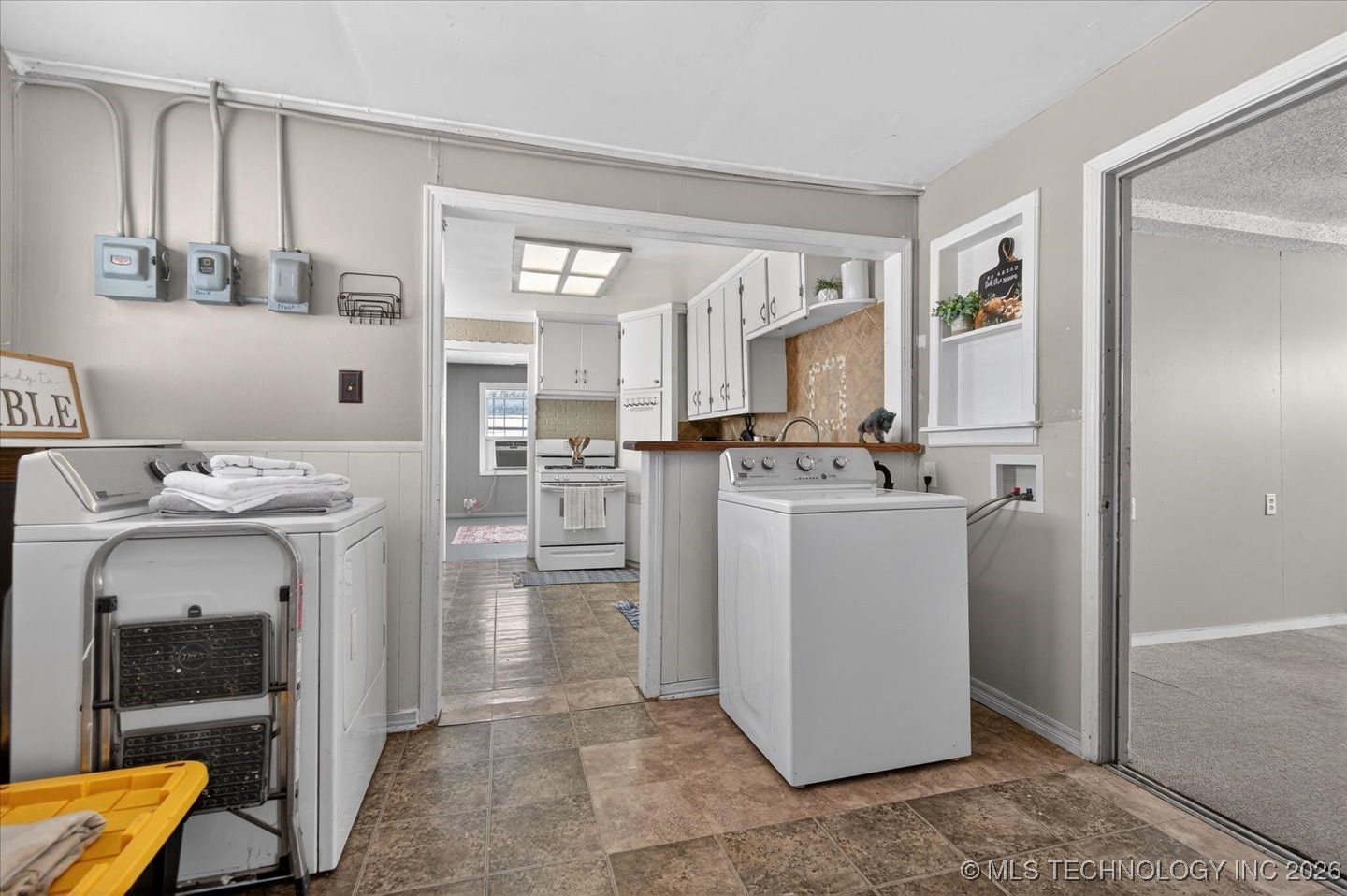 1635 S Maple Avenue Property Photo 12