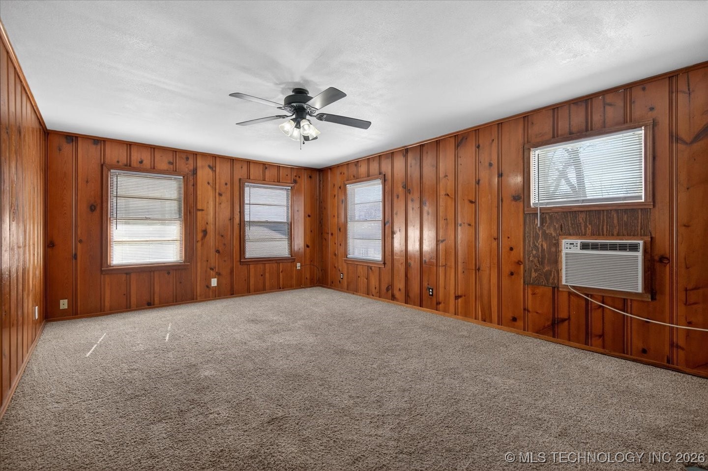 1635 S Maple Avenue Property Photo 17